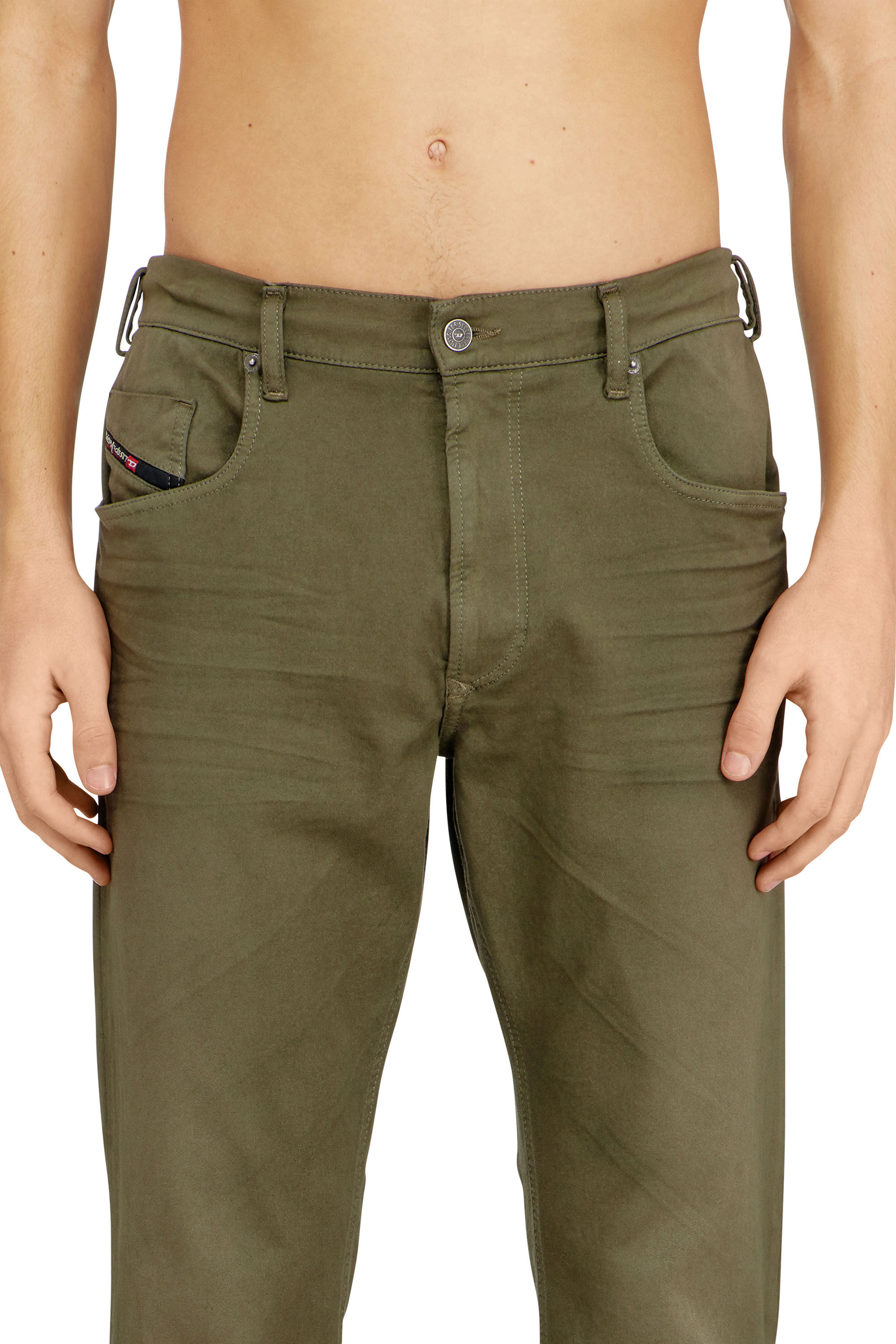 Diesel - Regular 2032 D-Krooley-BW Joggjeans&reg; 0670M Uomo, Verde Militare - Image 5