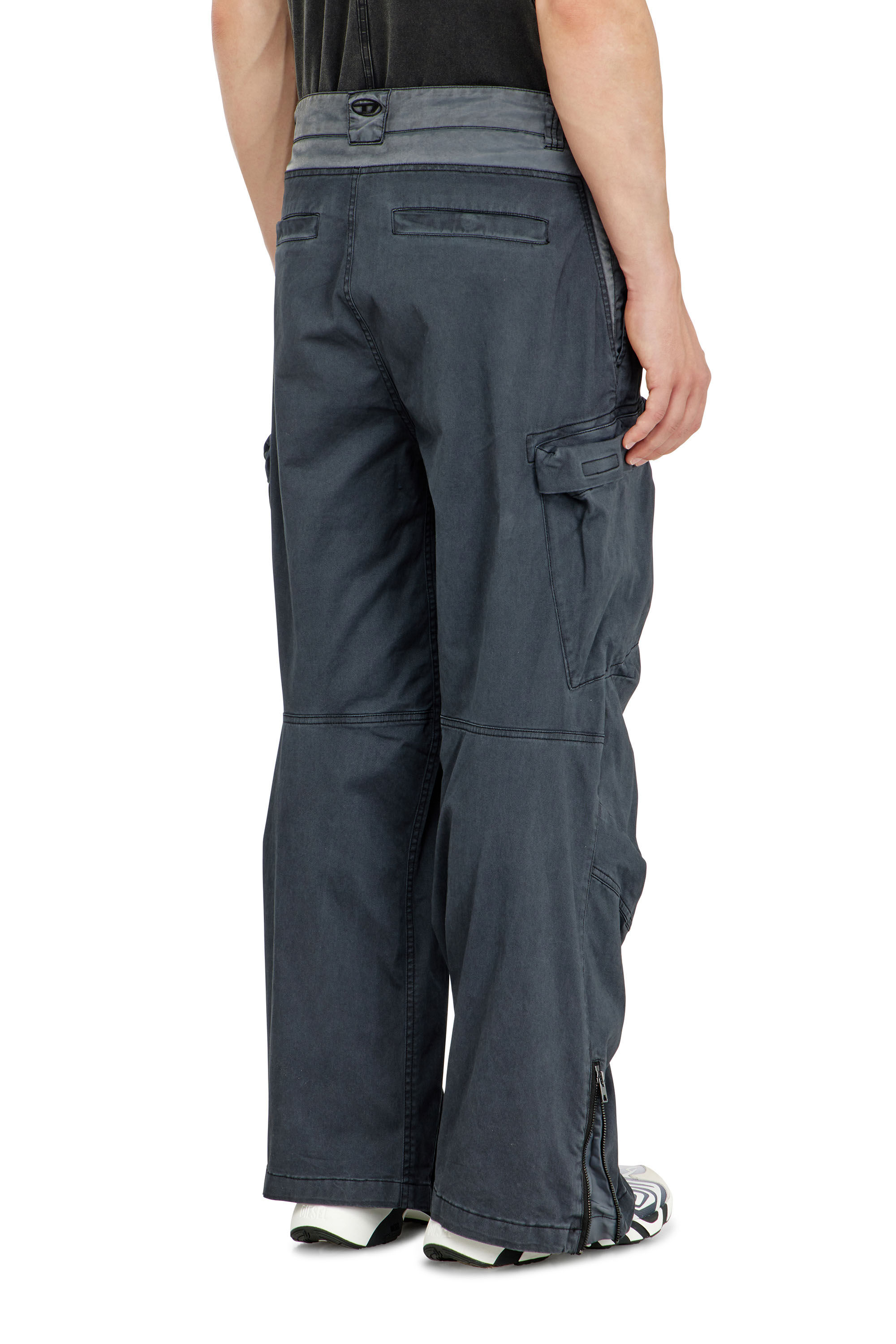 Diesel - P-DELLS, Pantaloni cargo in cotone e nylon Uomo in ToBeDefined - 4