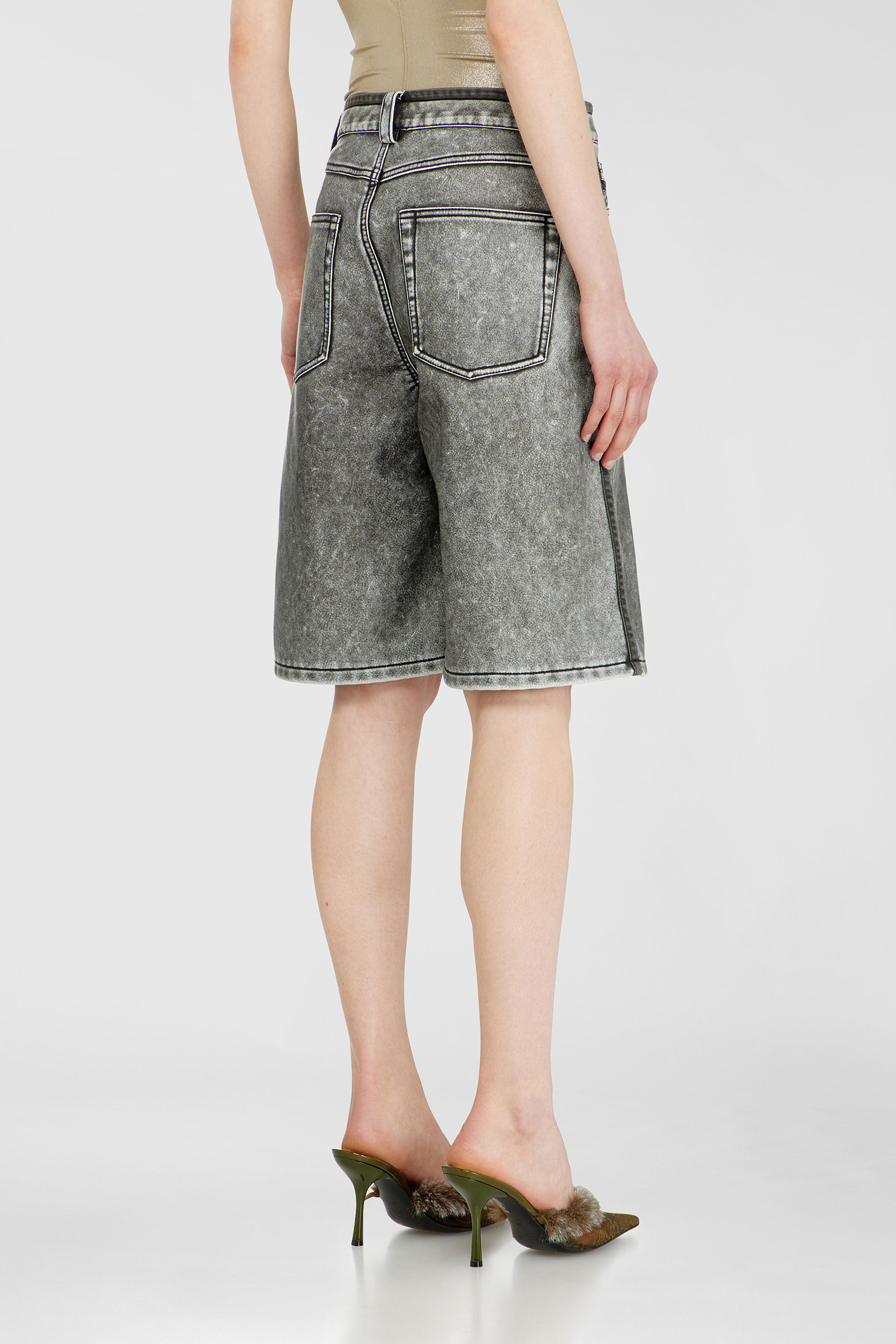 Diesel - P-ARLOR, Bermuda shorts in PU Donna in Grigio - 4