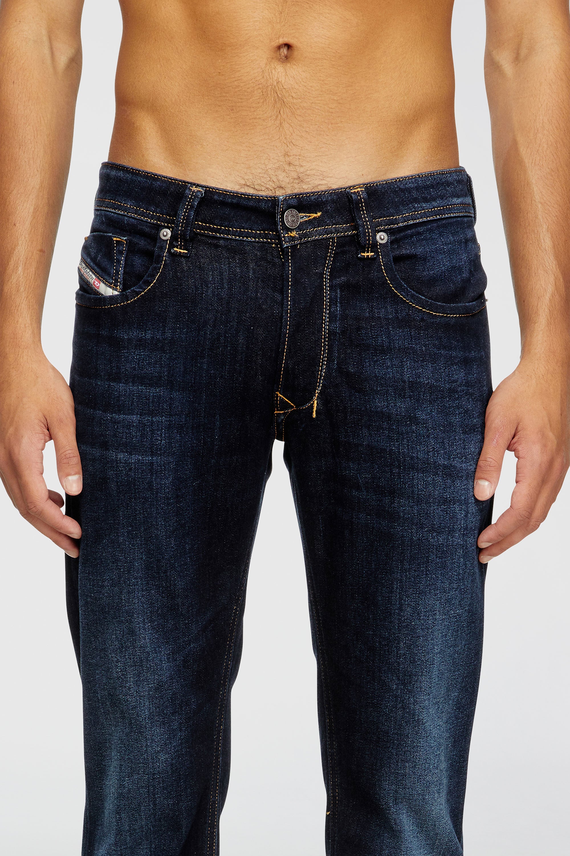 Diesel - Regular Jeans 1985 Larkee 009ZS Uomo, Blu Scuro - Image 5