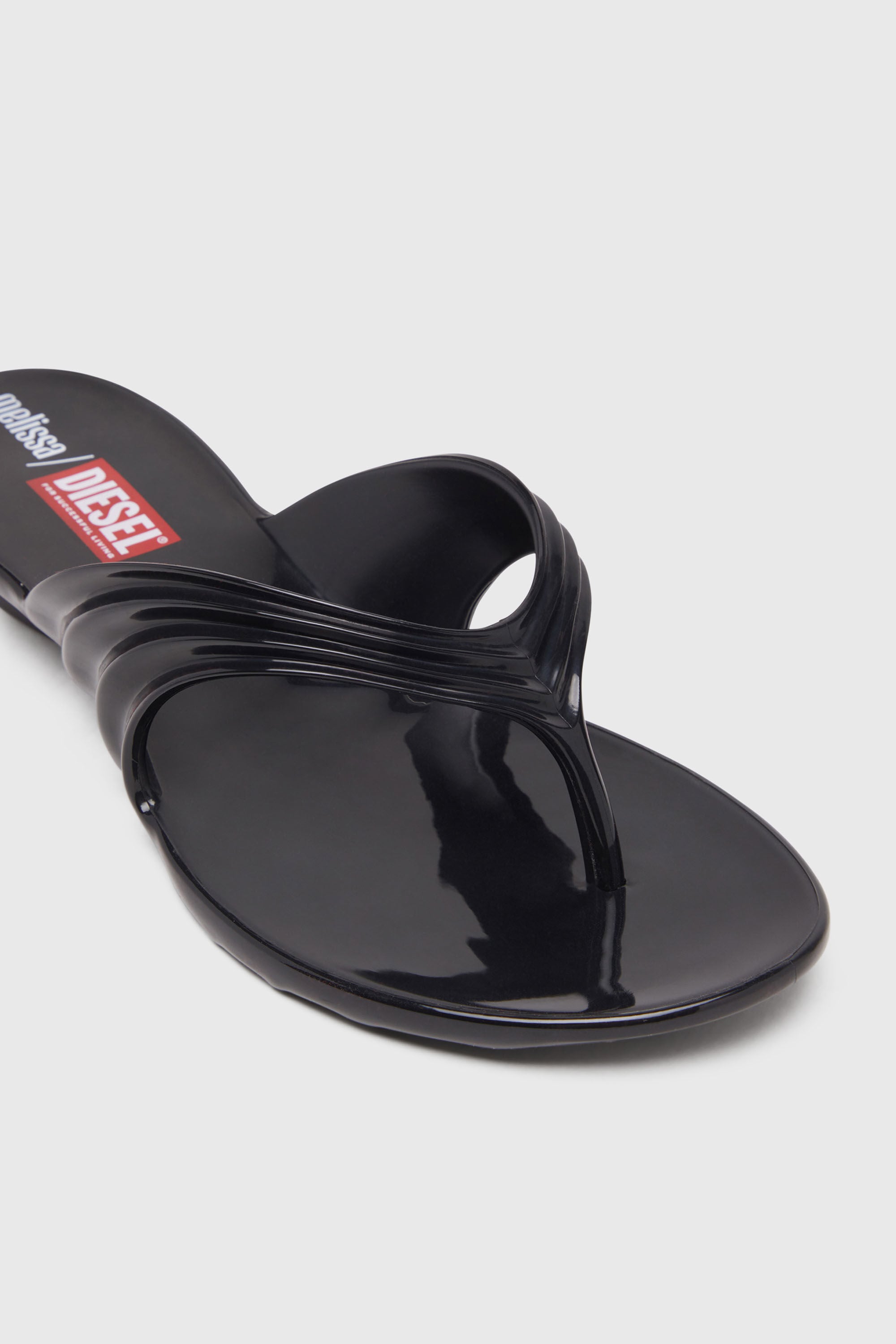 Diesel - MELISSA QUANTUM THONG, Tong sculpturale en Melflex&reg; Femme in Noir - 6
