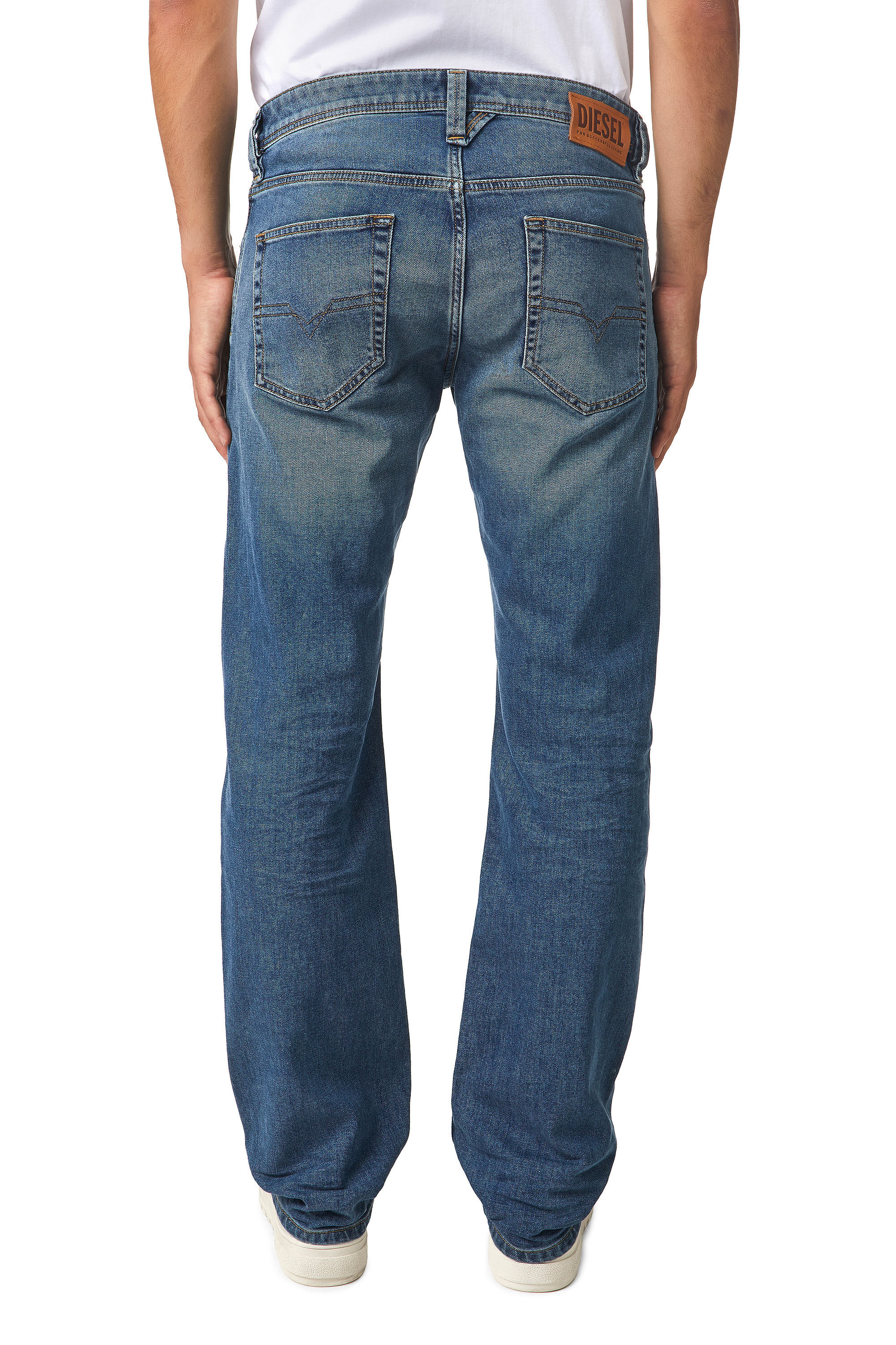 Diesel - Straight Jeans Larkee 009EI, Bleu moyen - Image 4