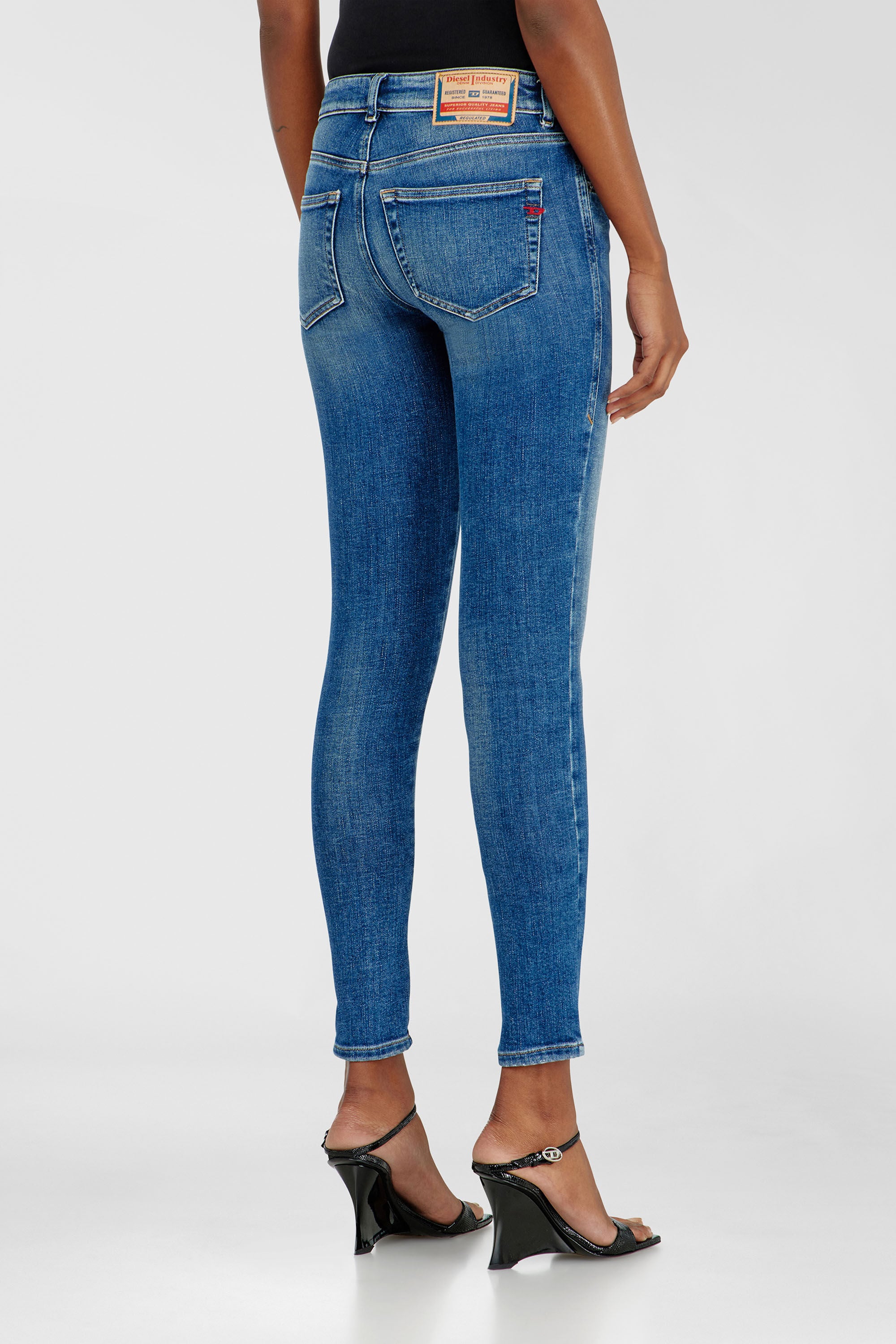 Diesel - Skinny Jeans 2017 Slandy 09P71 Donna, Blu medio - Image 5
