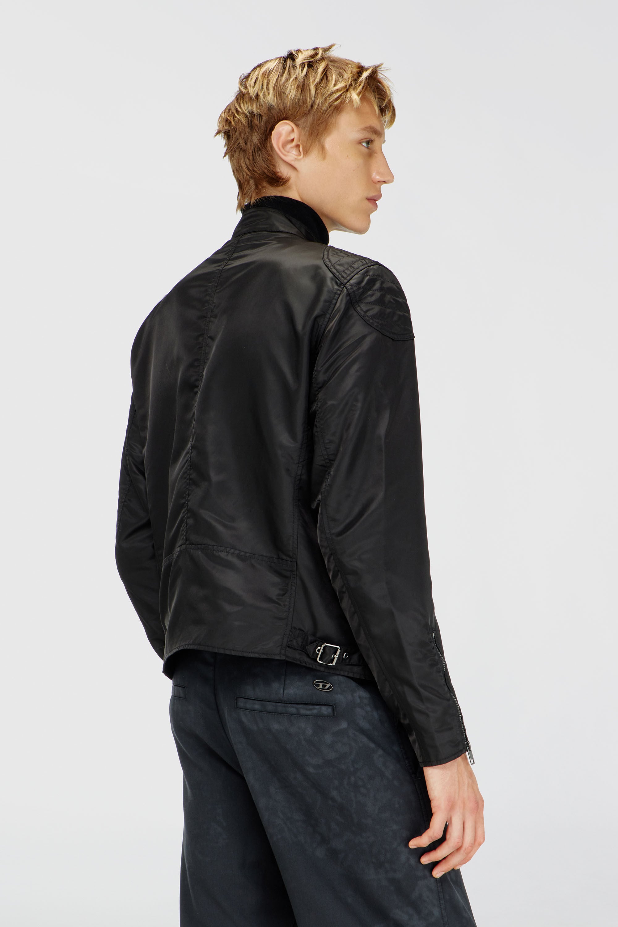 Diesel - J-GLORY-T92, Herren Nylonjacke mit gesteppten Schultern und Rei&szlig;verschlusstaschen in Schwarz - 4