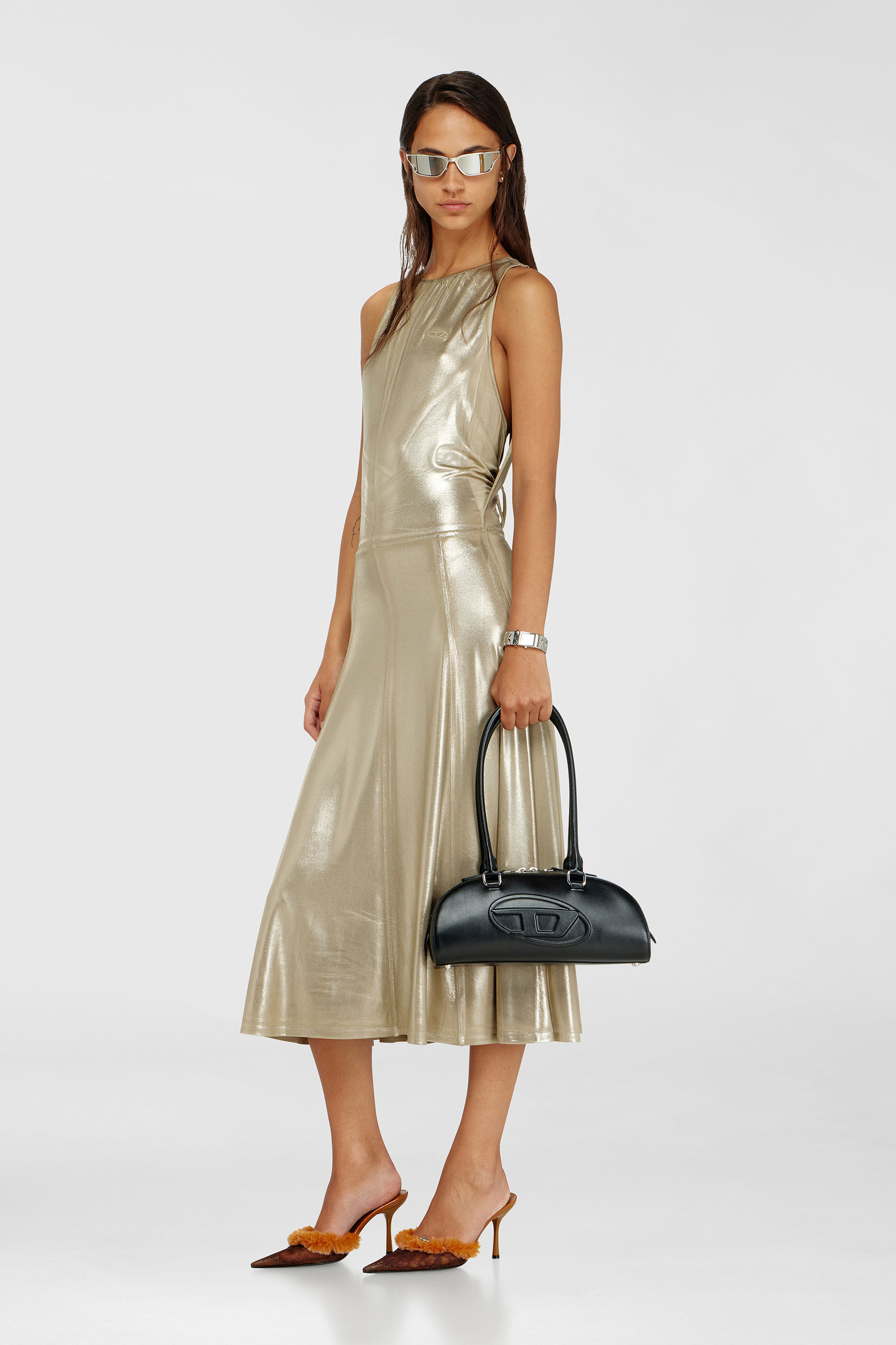 Diesel - D-DYVYNY, Abito midi metallizzato fluido con schiena scoperta Donna in Oro - 1