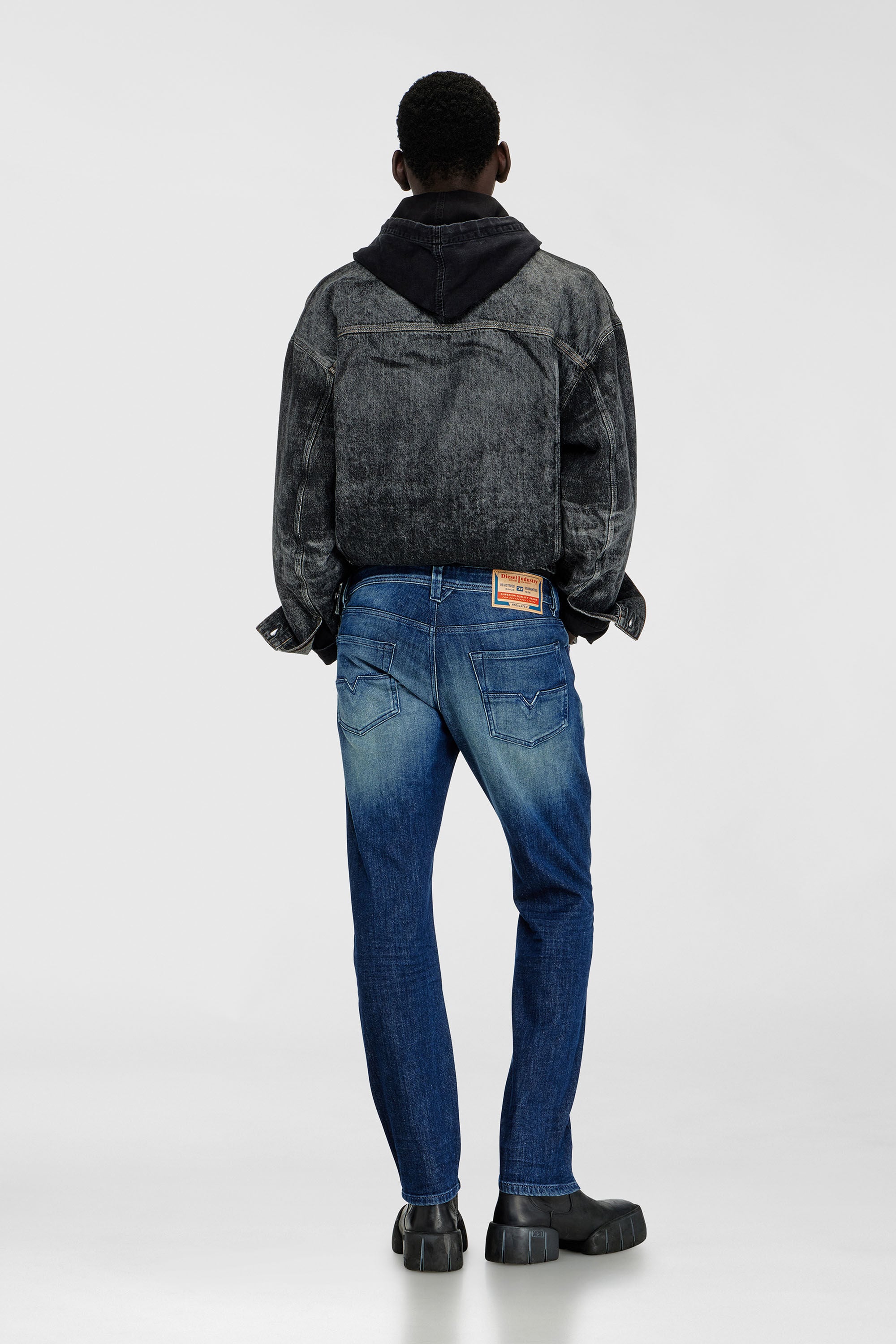 Diesel - Regular Jeans 1986 Larkee-Beex 0KBBR Uomo, Blu Scuro - Image 3