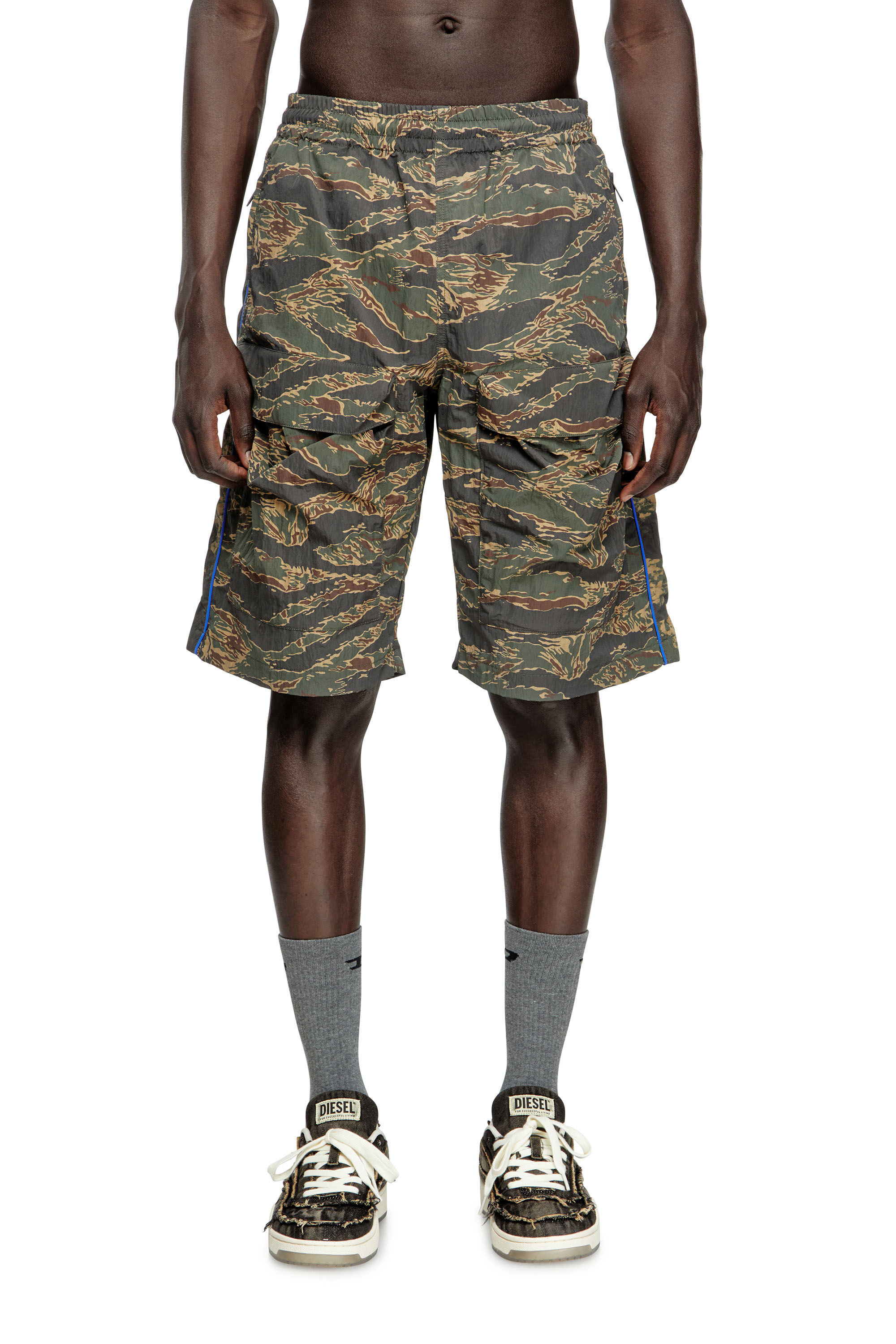 Diesel - P-RAMOS-SHORT-EPBW, Short cargo con stampe camouflage Uomo in Verde - 3
