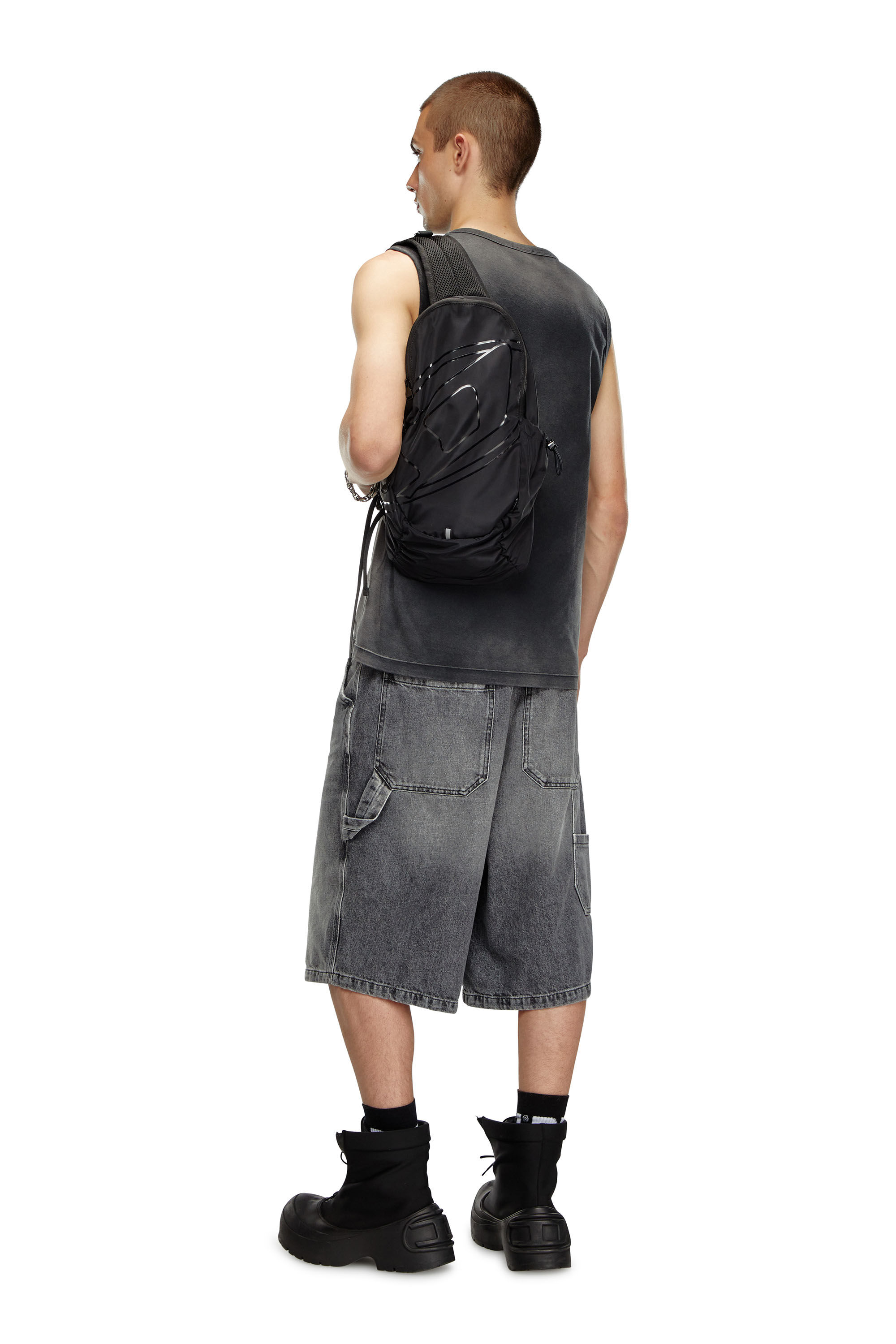 Diesel - DRAPE SLING BAG, Homme Drape-Sac à dos en nylon avec logo ton sur ton in Noir - Image 6