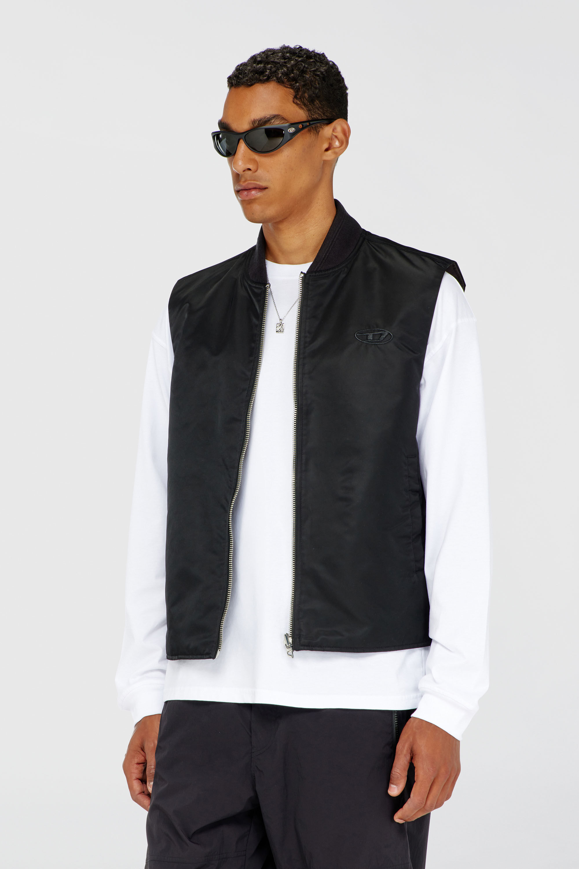 Diesel - W-TYPE-D1-SL, Herren Gepolsterte Satinweste mit Oval-D-Stickerei in Schwarz - 3