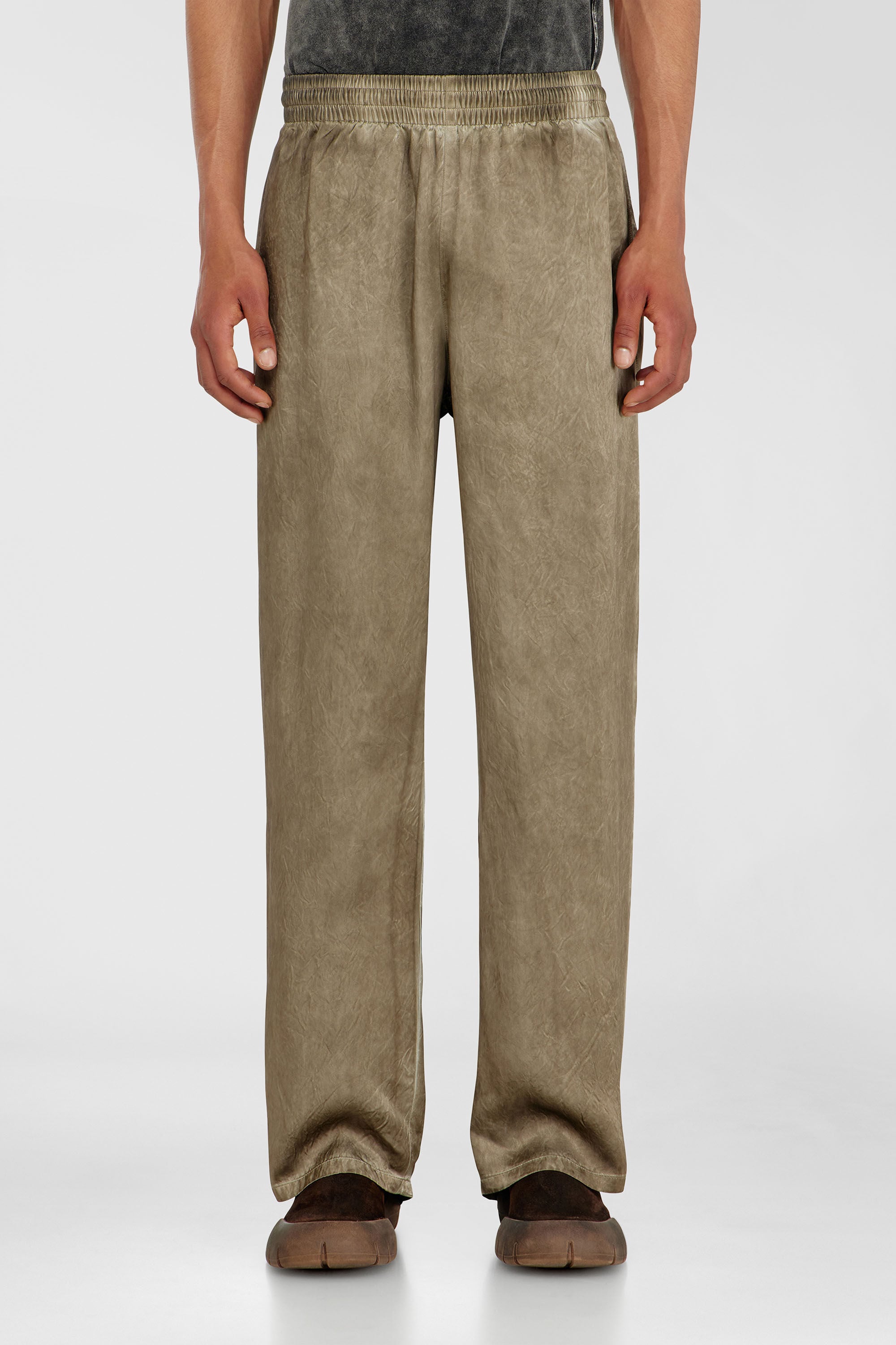 Diesel - P-THECK-AGCT, Pantaloni in raso stropicciato Uomo in Marrone - 3