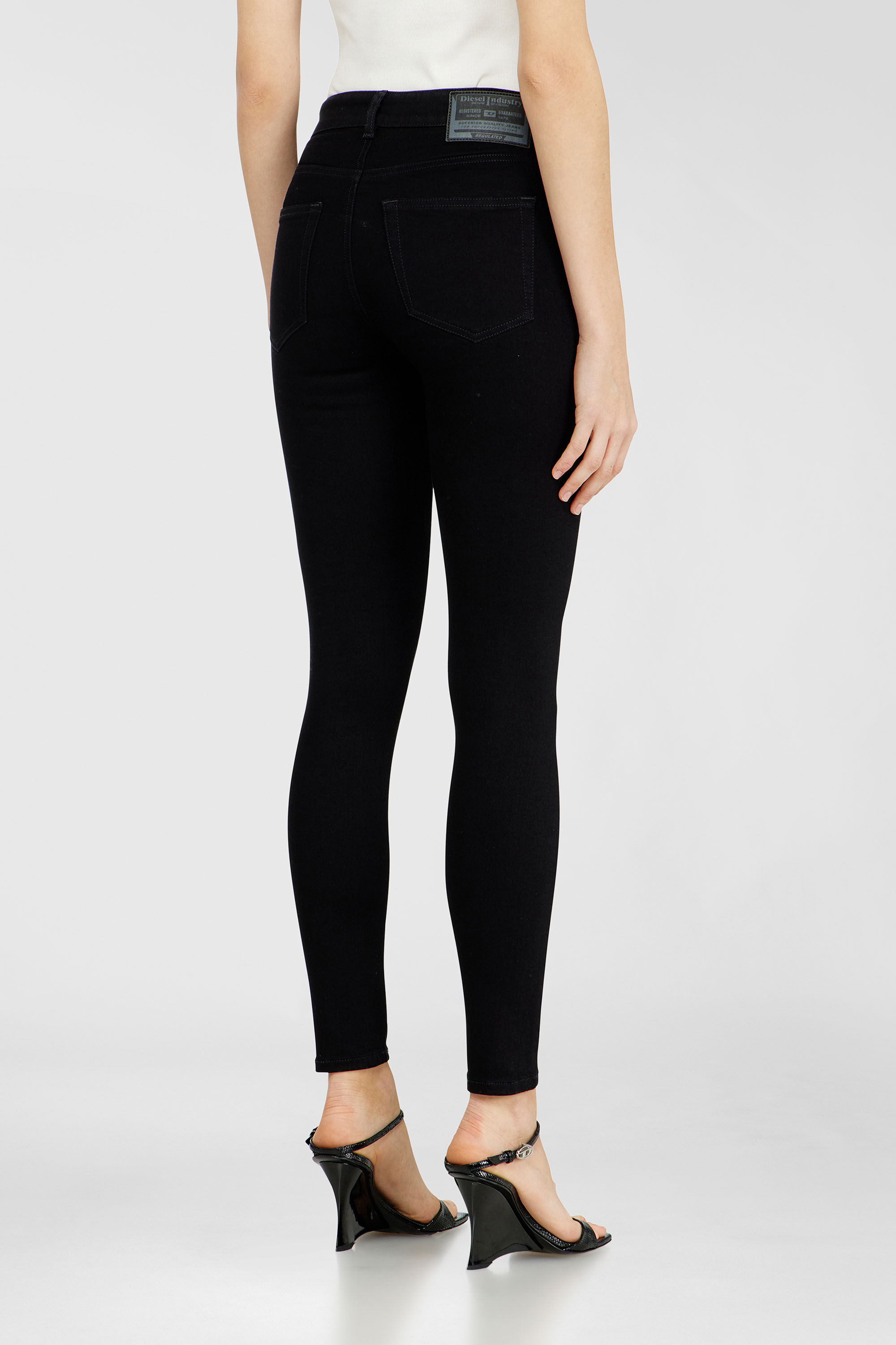 Diesel - Skinny Jeans 2017 Slandy 069EF Donna, Nero/Grigio scuro - Image 5