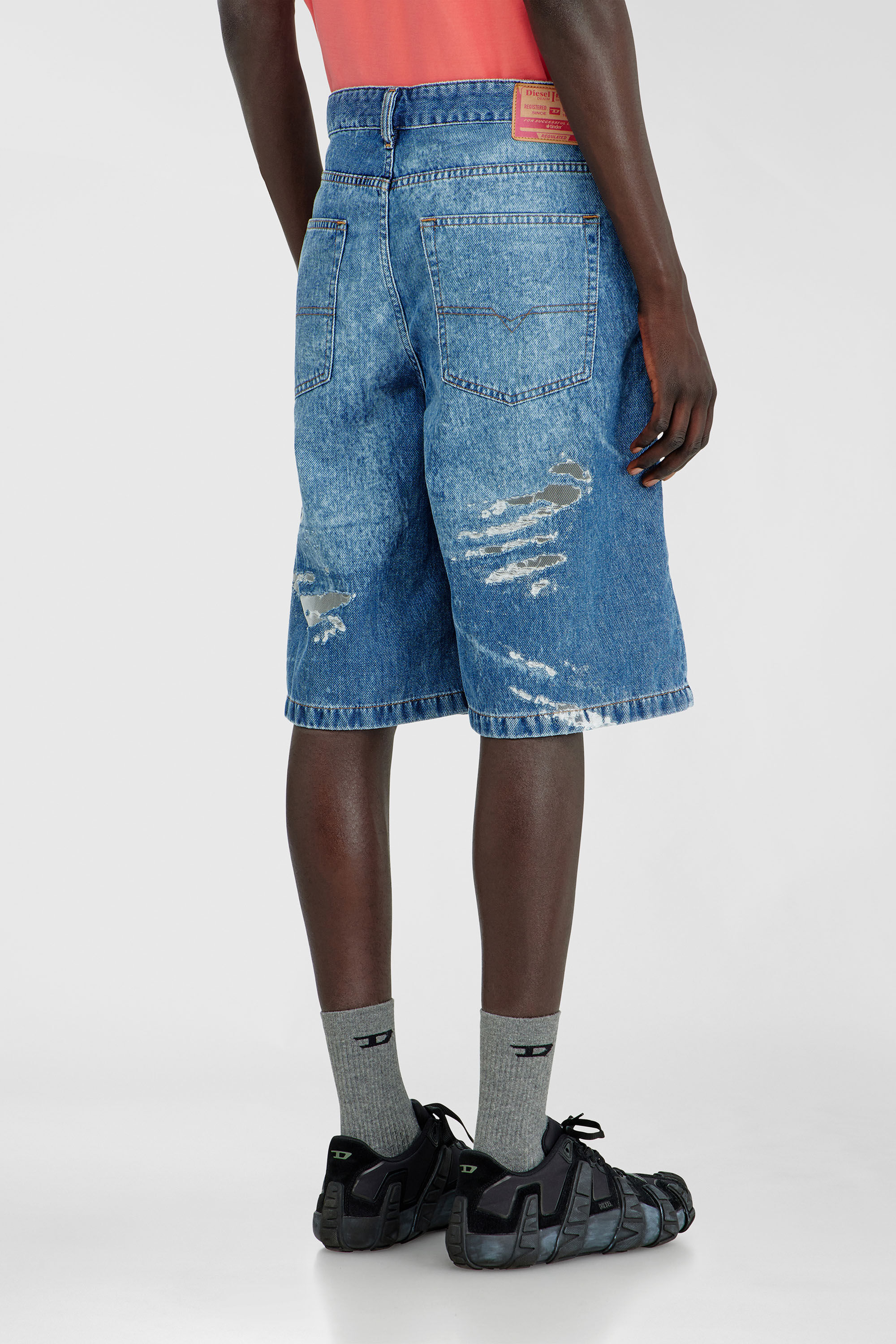 Diesel - PR-DE-SIRE-SHORT, Unisex Shorts aus devor&eacute;-denim in Mittelblau - 4