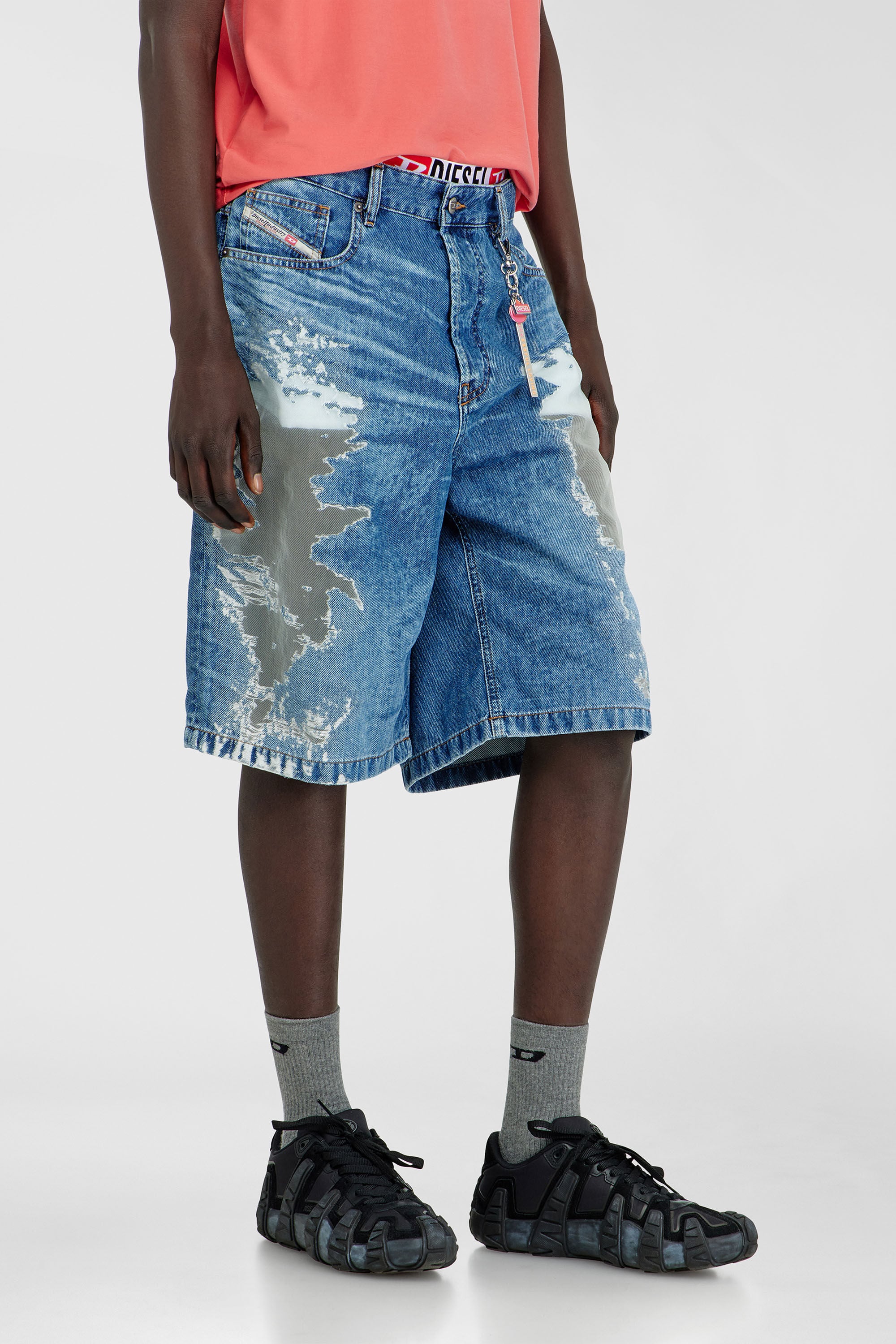 Diesel - PR-DE-SIRE-SHORT, Unisex Shorts aus devor&eacute;-denim in Mittelblau - 7
