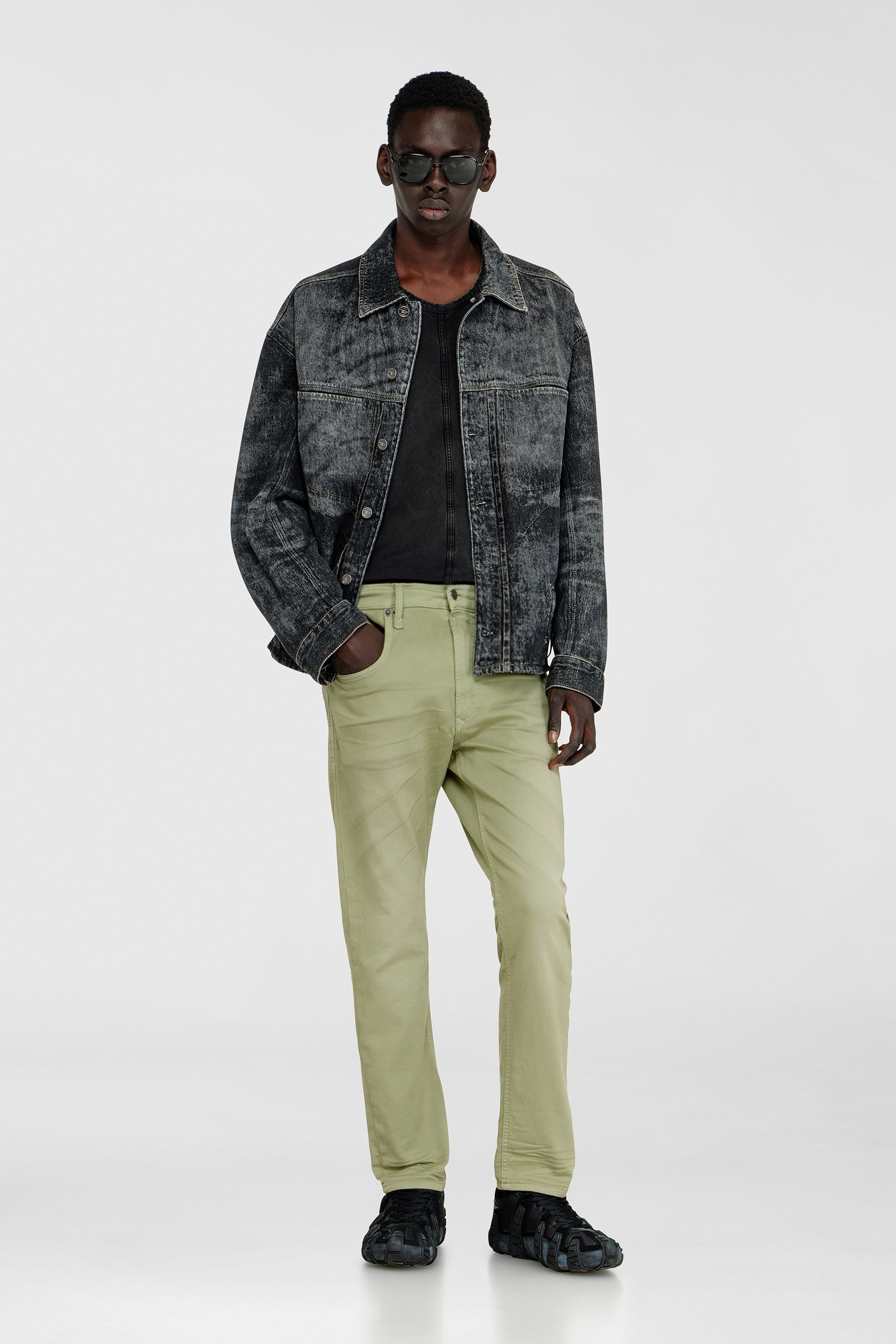 Diesel - Regular 2032 D-Krooley-BW Joggjeans&reg; 0670M Uomo, Verde Oliva - Image 1