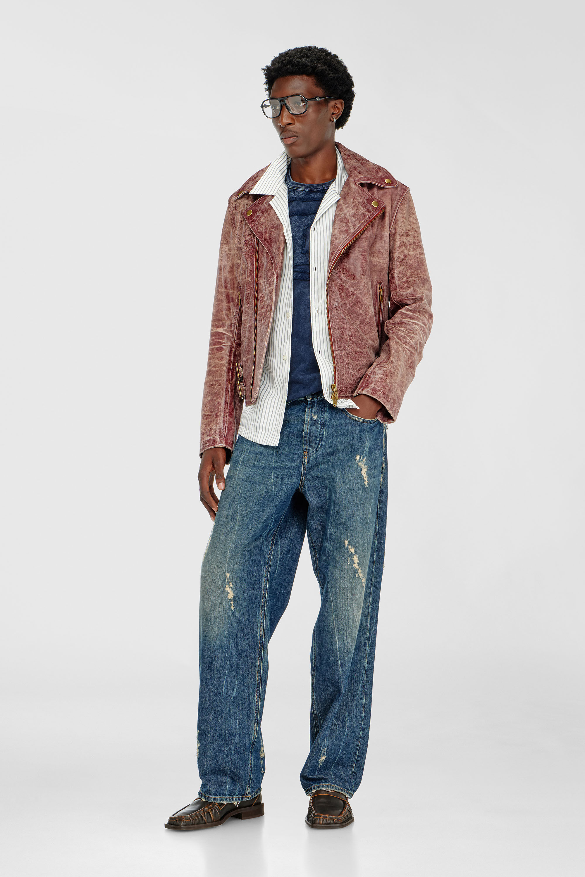 Diesel - T-BOXT-DEN, T-shirt en coton d&eacute;contract&eacute;e avec applique Oval D Homme in Bleu - 1