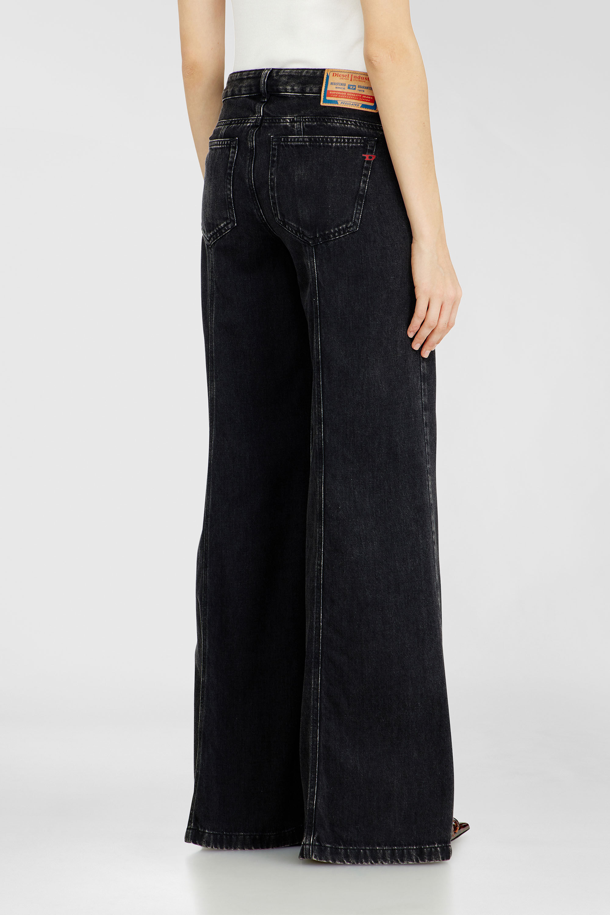 Diesel - Damen Flare Jeans D-Akii 068HN, Schwarz/Dunkelgrau - 5