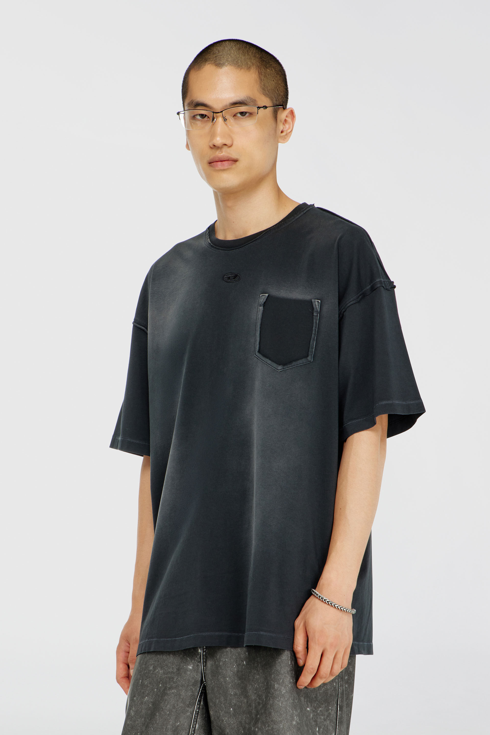 Diesel - T-POCK, Herren Verwaschenes T-Shirt mit zerrissener Brusttasche in Schwarz - 3