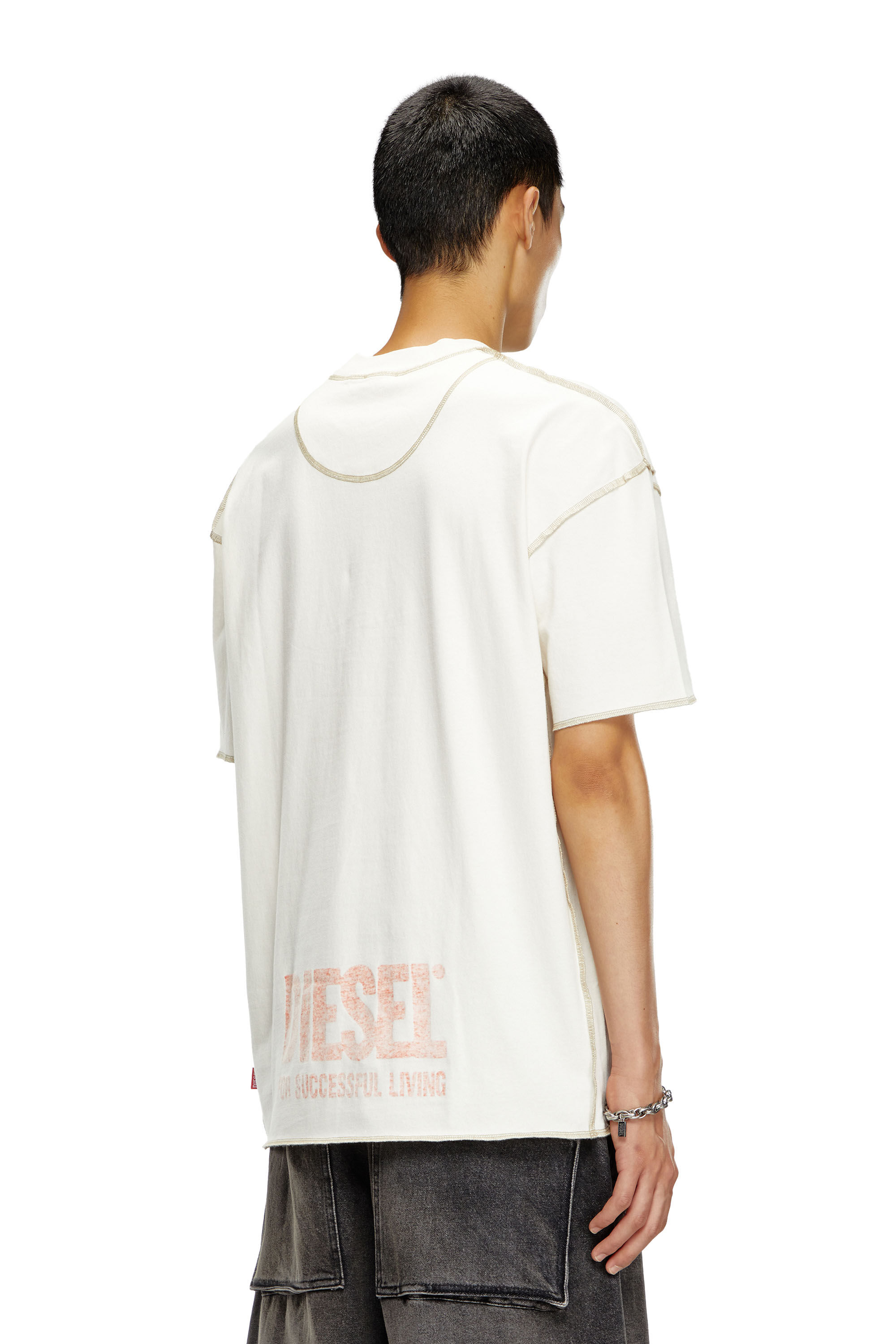Diesel - T-CRAOR, Uomo T-shirt con effetto inside-out in Bianco - Image 4