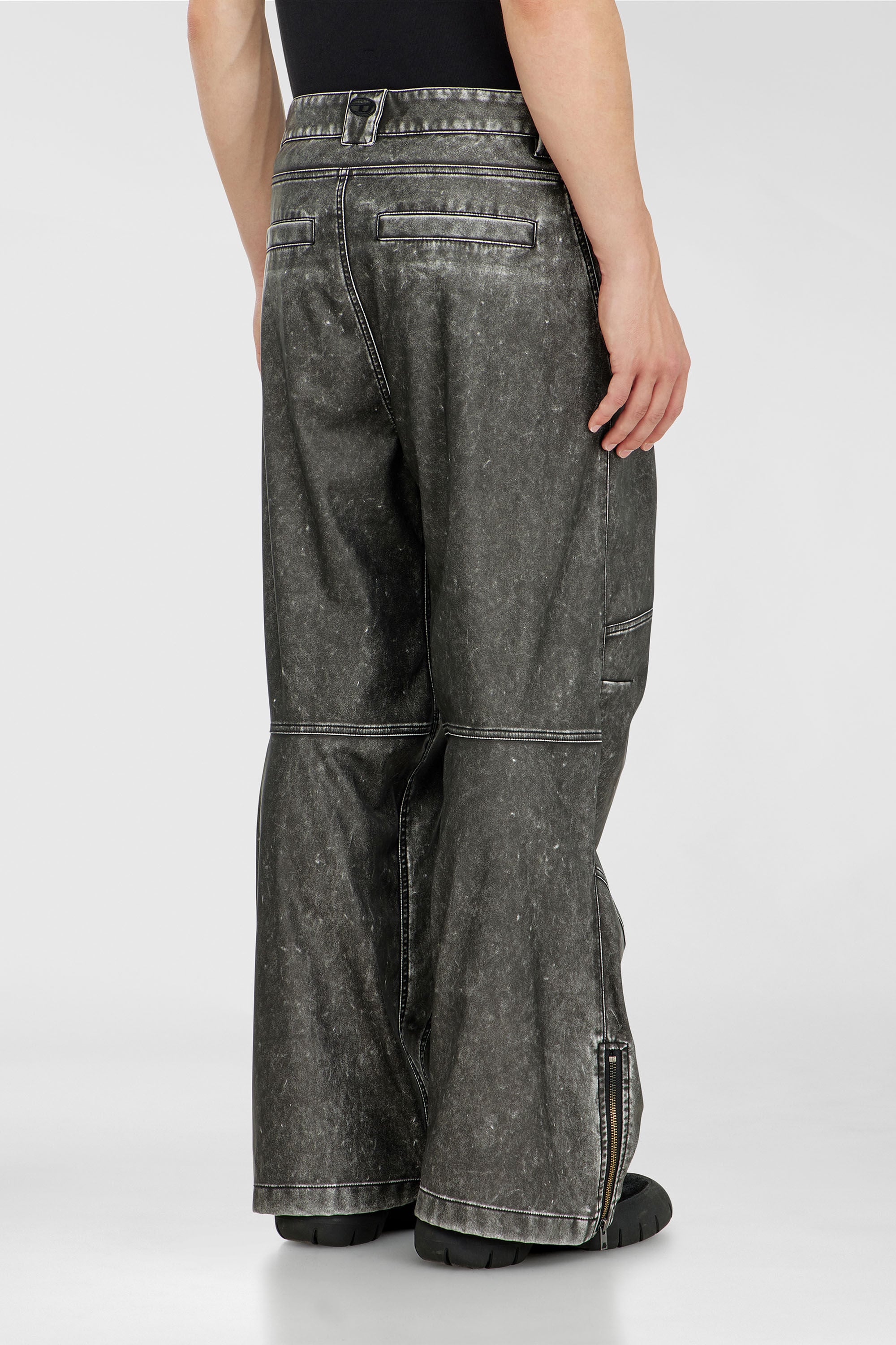 Diesel - P-DELLY-NJCJ, Pantaloni in tessuto doppiato effetto distressed Uomo in Grigio - 4