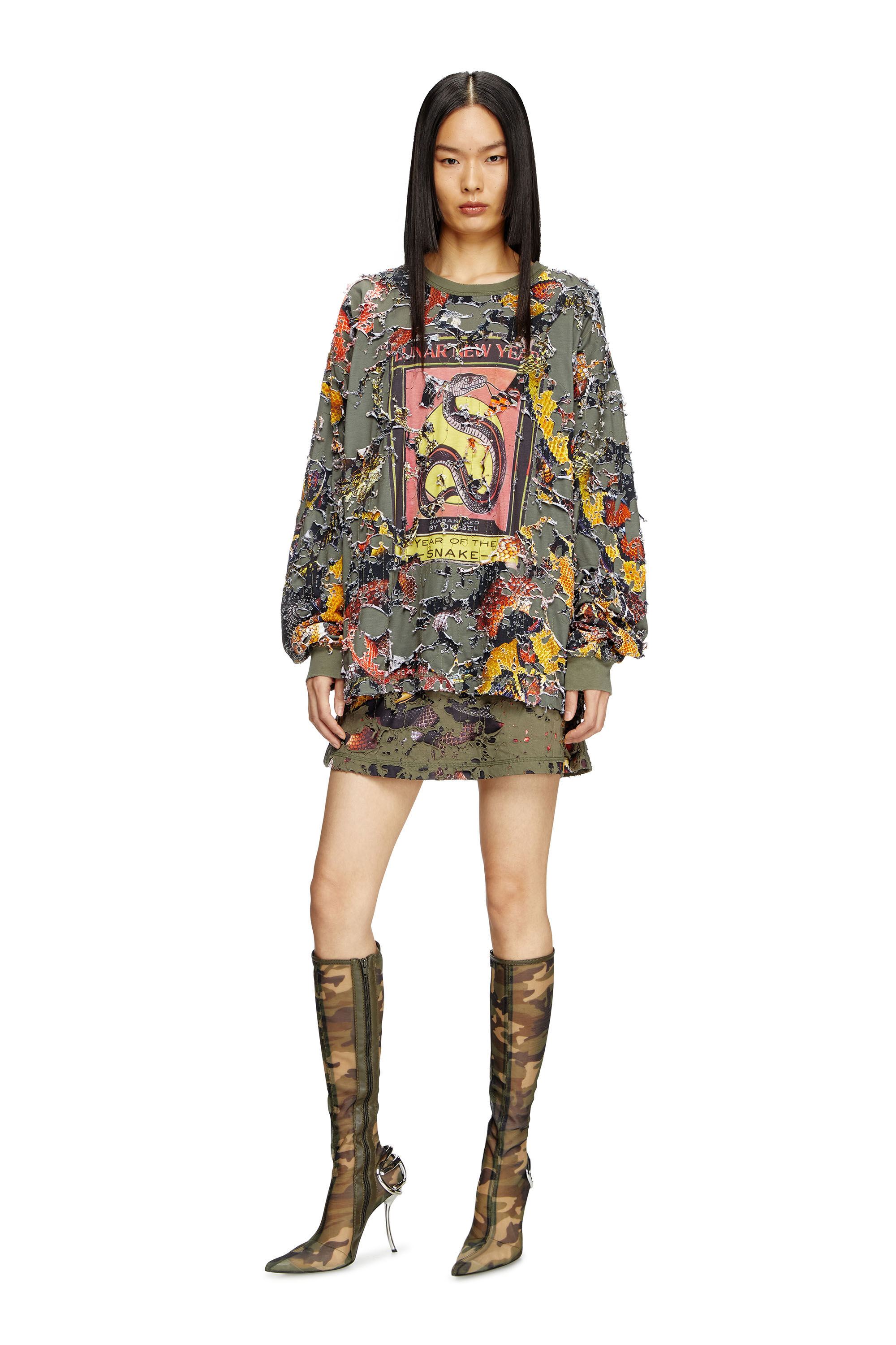 Diesel - CL-T-BOXT-LS-DEVOR-SNAKE, T-shirt à manches longues avec imprimé serpent effet destroy Mixte in Vert - 6