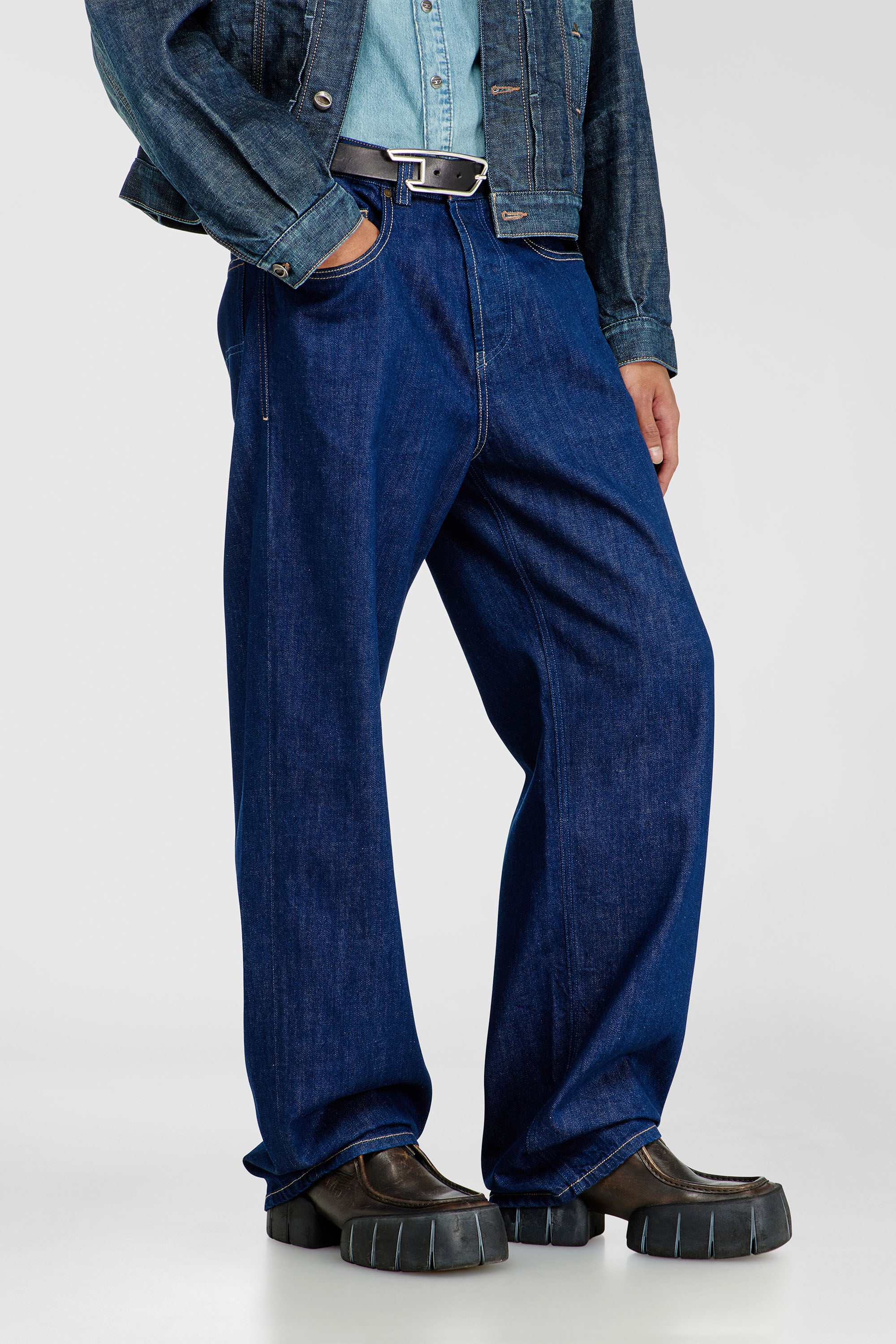 Diesel - Relaxed Jeans 2001 D-Macro 09Q09 Uomo, Blu Scuro - Image 7