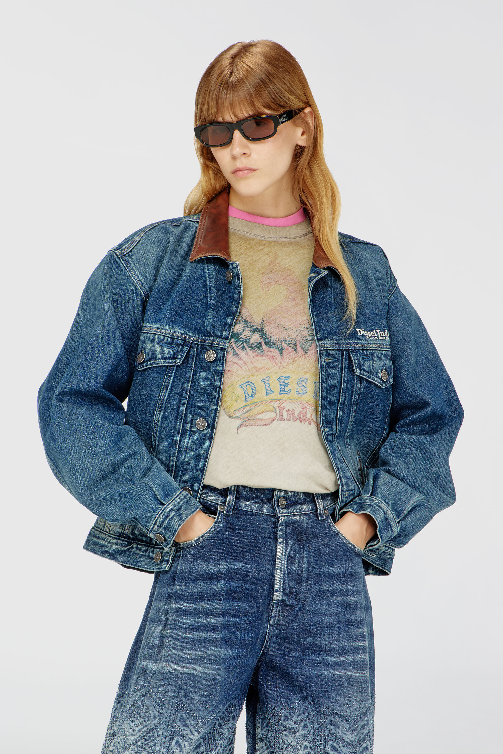 Diesel - D-DENVER-S1, Giacca trucker in denim con bordi in pelle a contrasto Unisex in Blu - 6