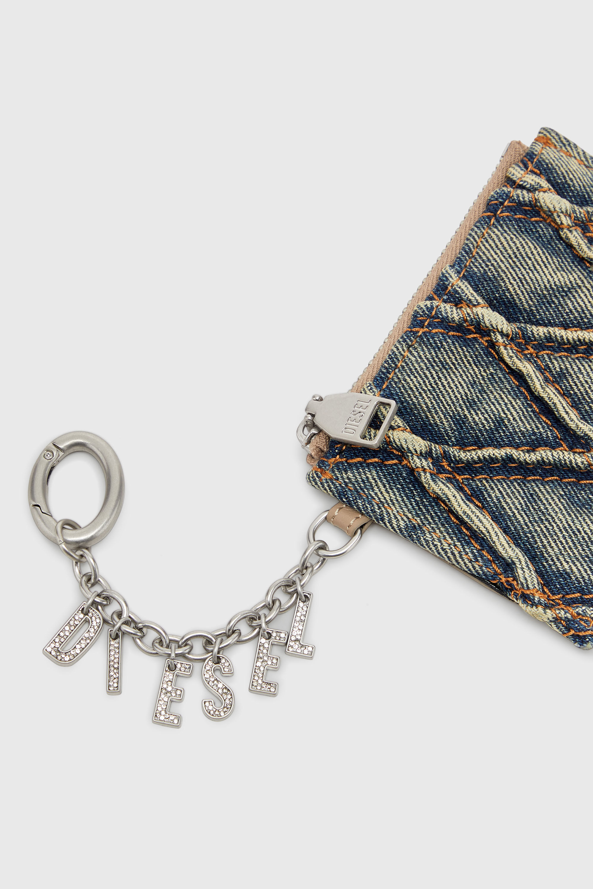 Diesel - CARD HOLDER WITH CHAIN, Porte-cartes en denim matelass&eacute; motif Argyle Femme in Bleu - 4