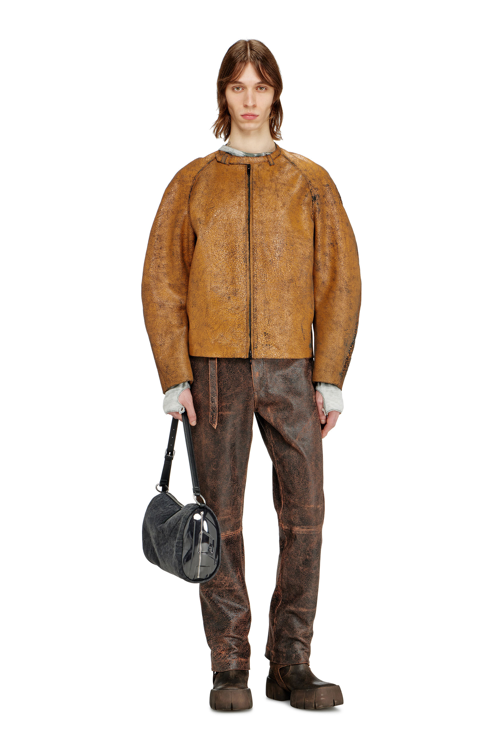 Diesel - P-NURI, Pantaloni in pelle craquel&eacute; con cintura biker Uomo in Marrone - 1