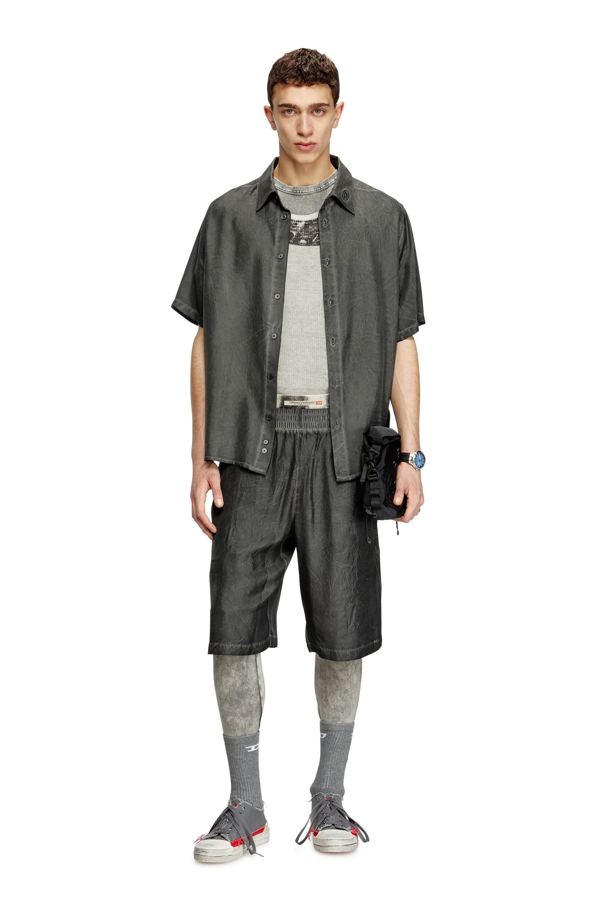 Diesel - S-LEON-SHORT, Chemise à manches courtes froissée avec col à logo Mixte in Noir - 1