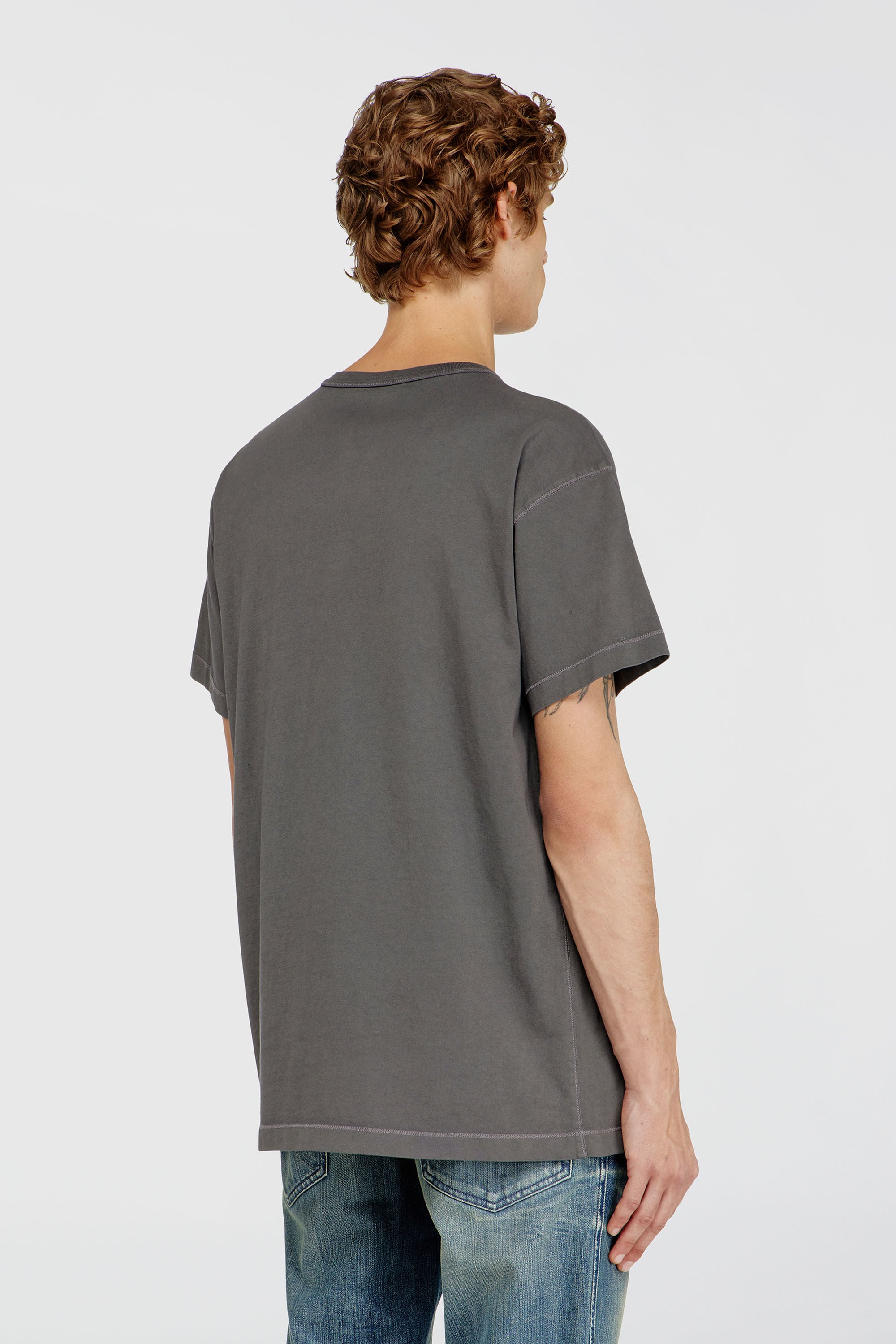 Diesel - T-NORM-IOD, T-shirt in cotone leggero con logo Oval D metallizzato Uomo in Grigio - 4