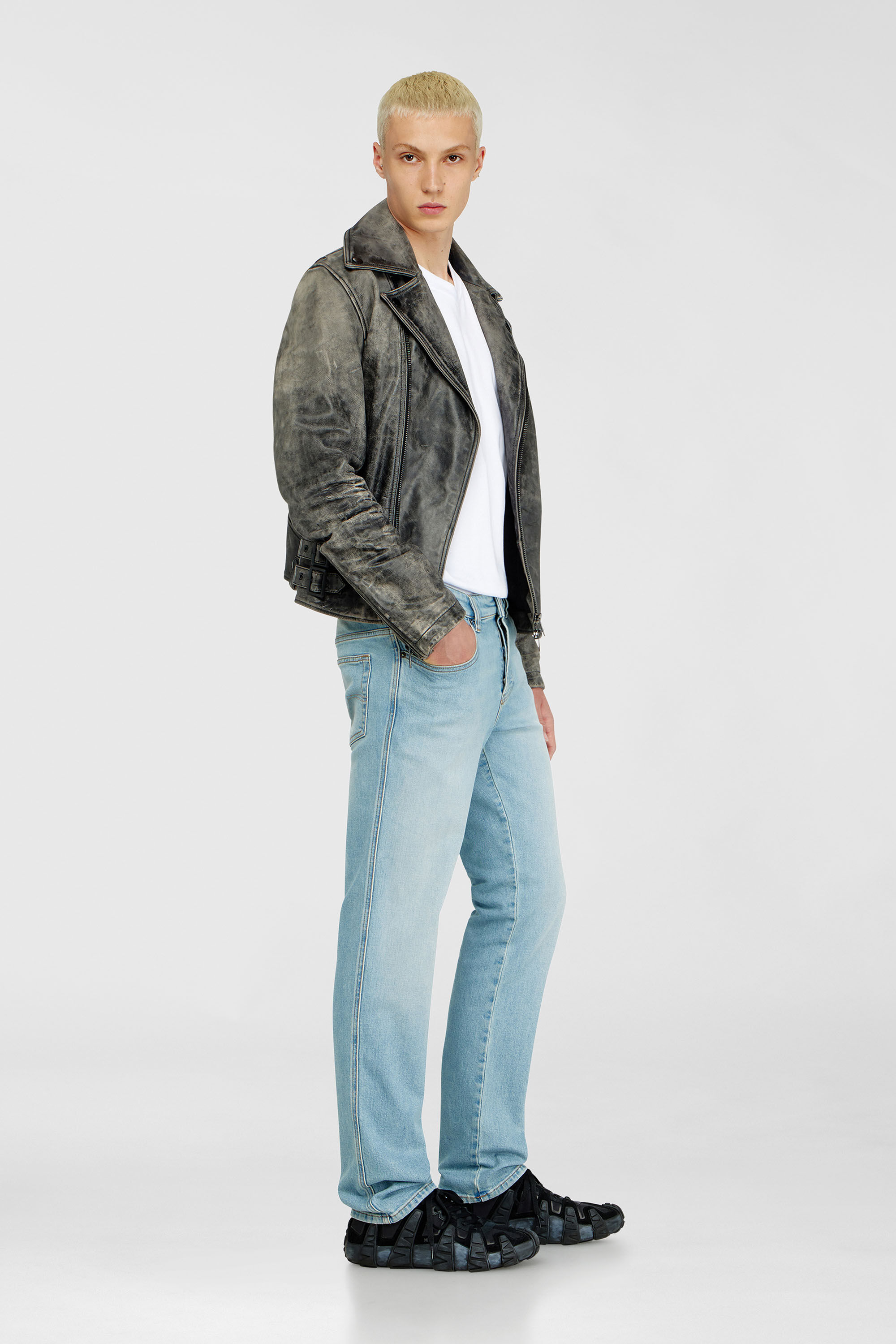 Diesel - Slim Jeans 1993 D-Vyl 0HDBI Uomo, Blu Chiaro - Image 2