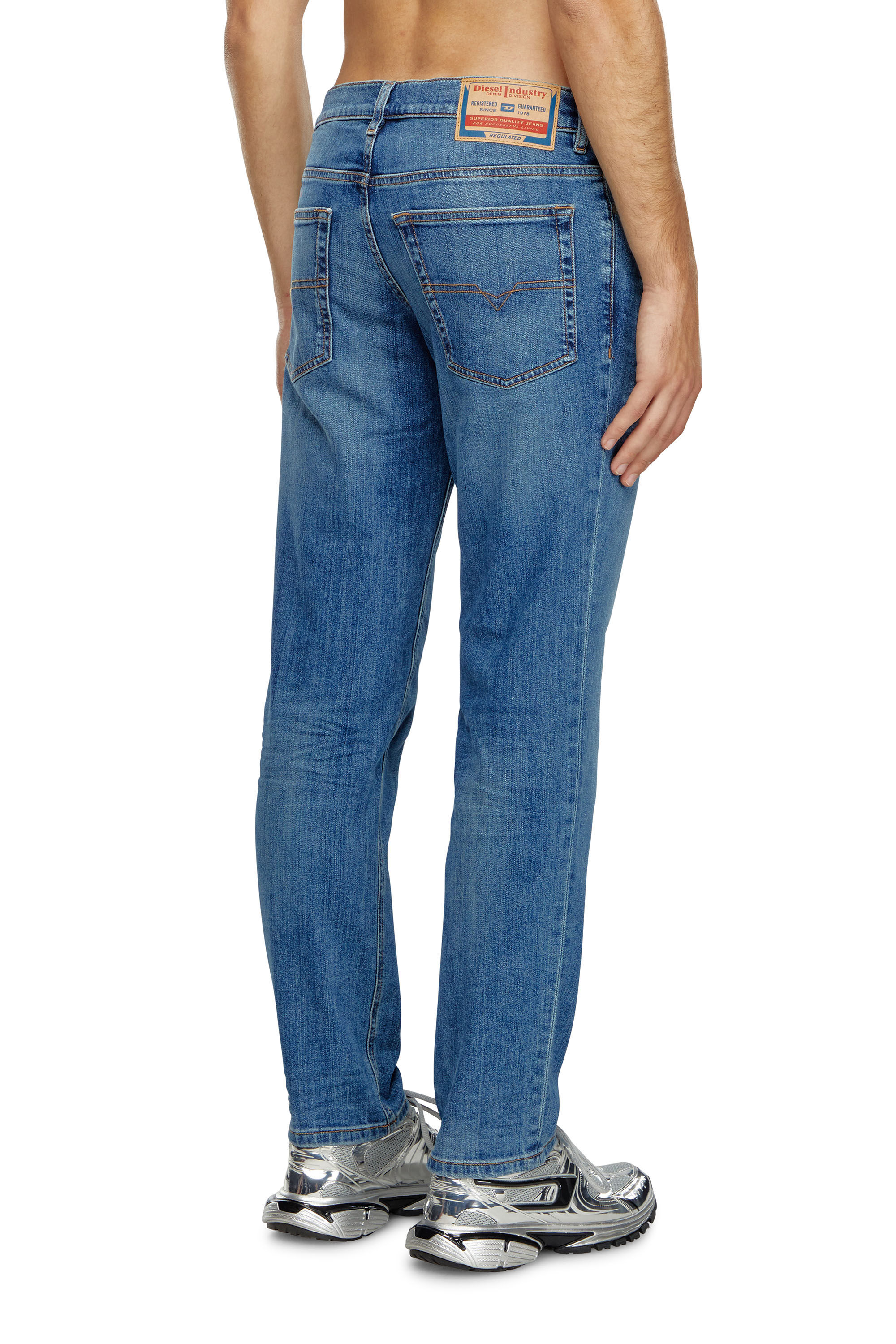 Diesel - Homme Tapered Jeans 2023 D-Finitive 0KIAL, Bleu Clair - Image 4