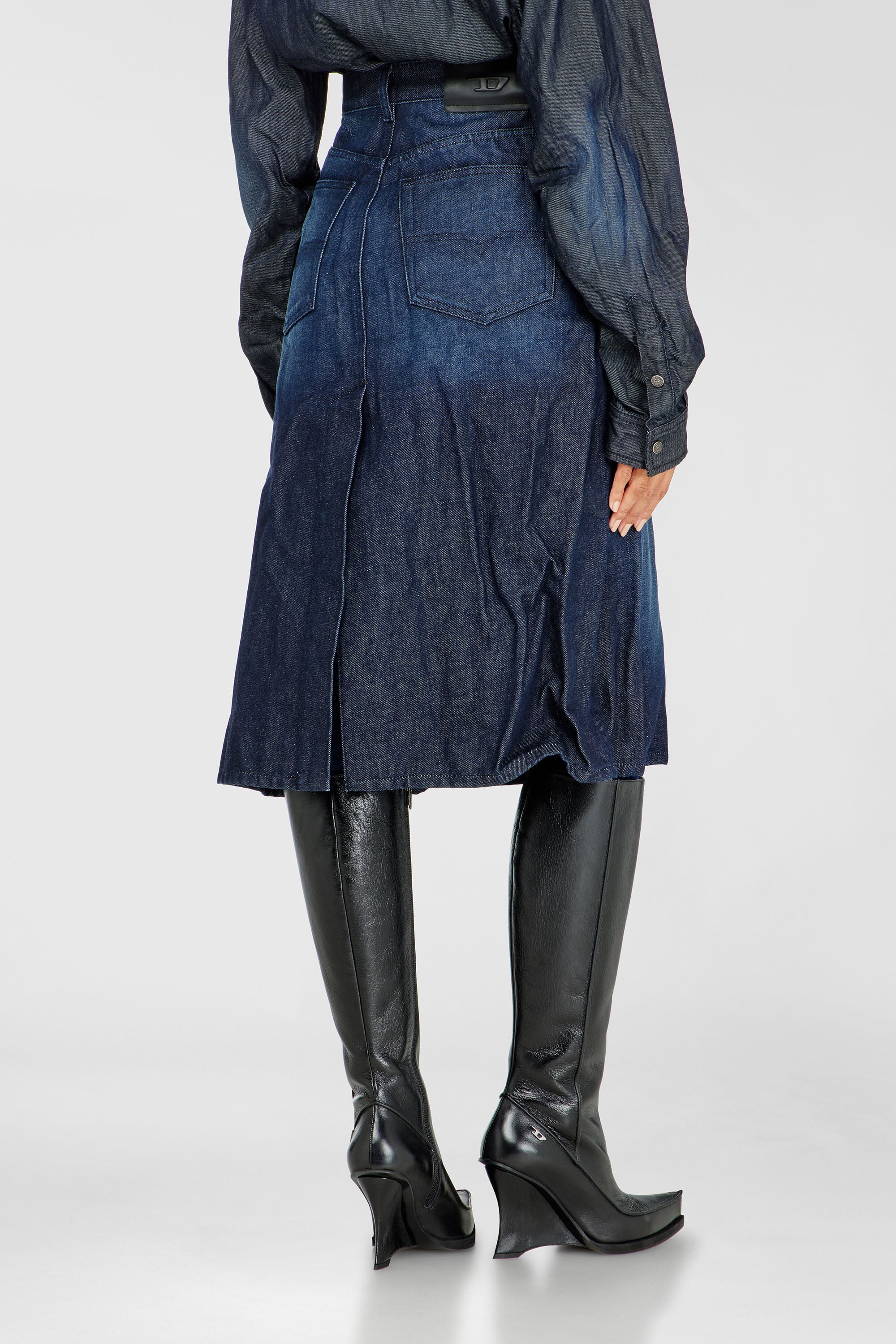 Diesel - DE-IRTI-FSJ, Damen Midirock aus geknittertem denim in Dunkelblau - 4