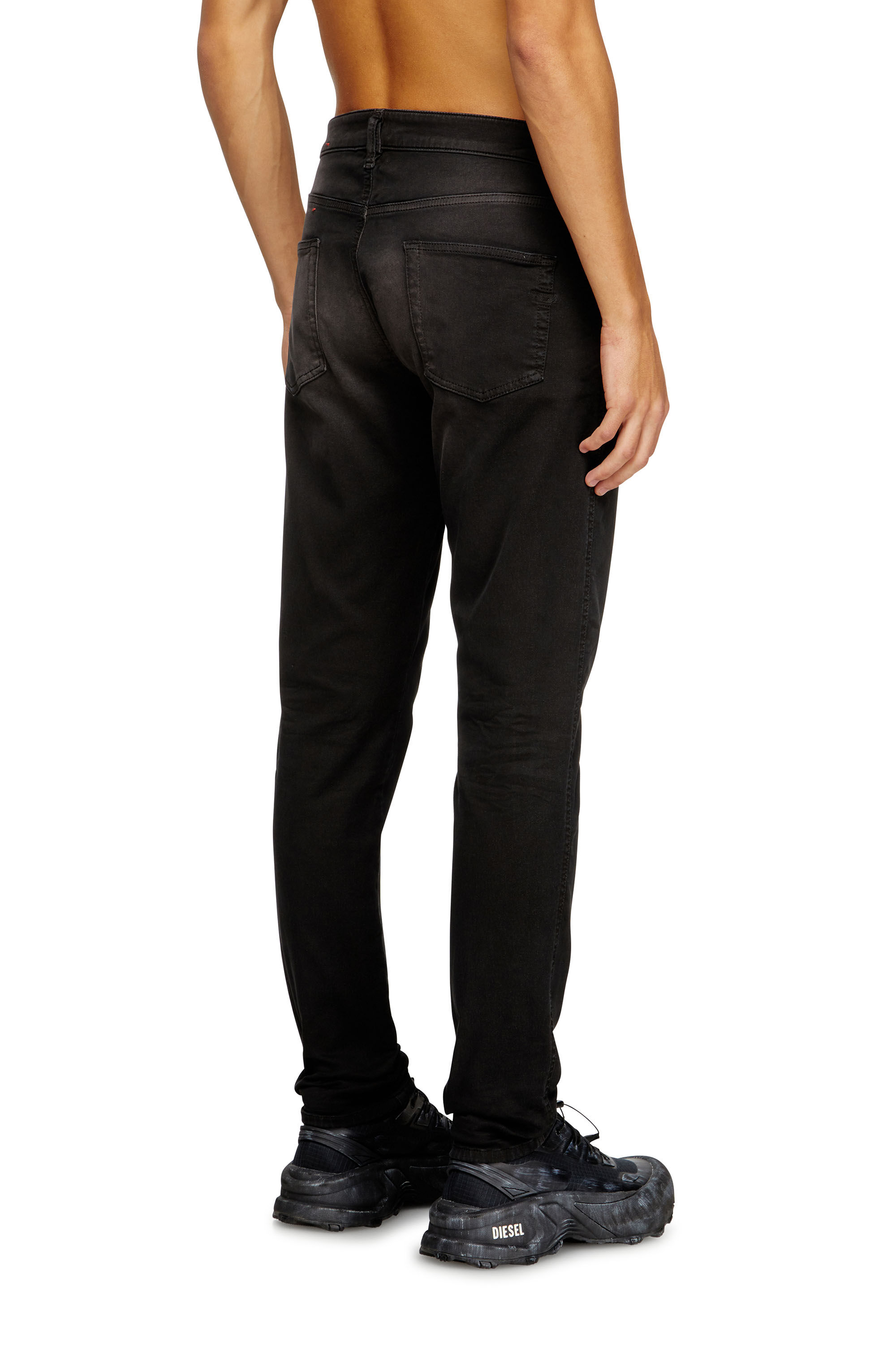Diesel - Slim 2062 D-Strukt Joggjeans® 0670M Uomo, Nero/Grigio scuro - Image 4