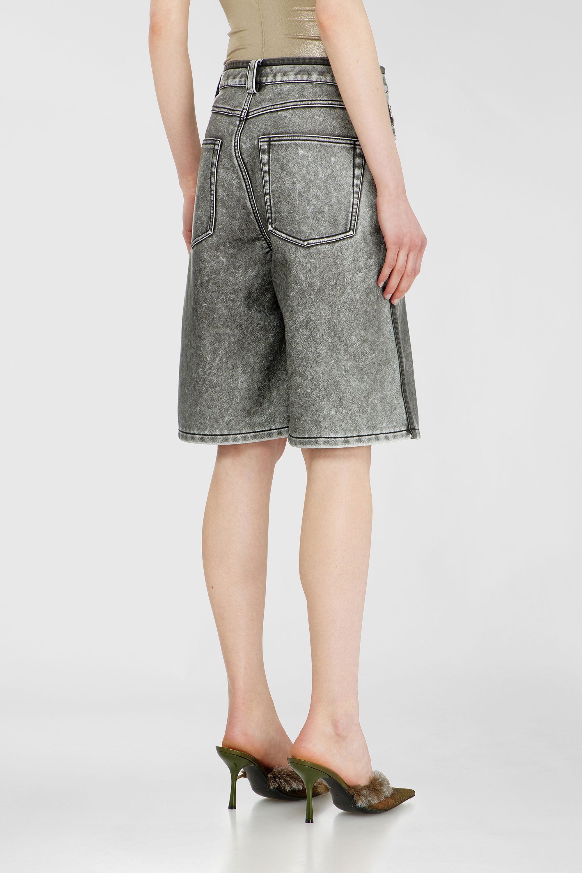 Diesel - P-ARLOR, Bermuda shorts in PU Donna in Grigio - 4