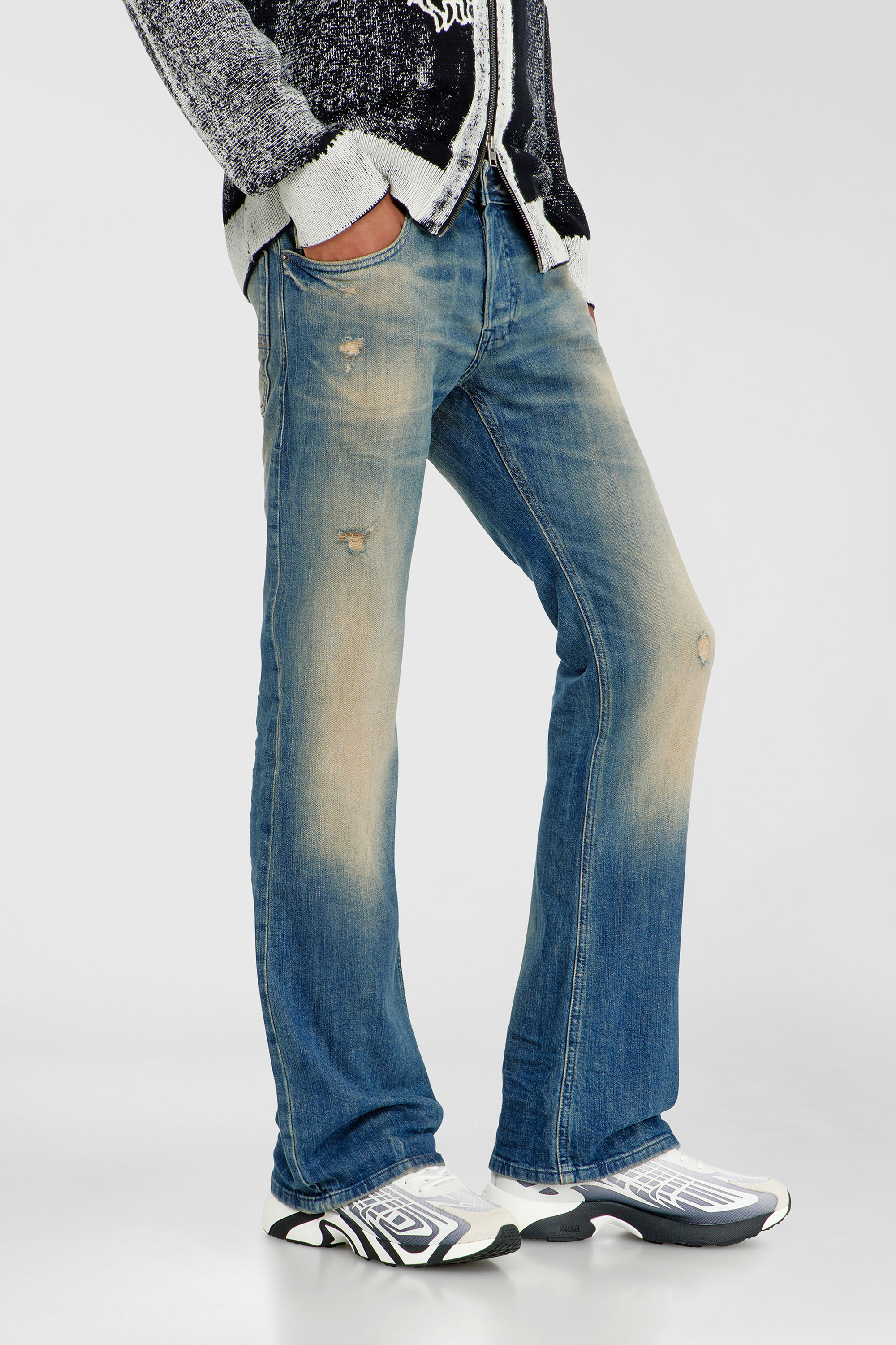 Diesel - Bootcut Jeans 2007 Zatiny 0KBBW Uomo, Blu medio - Image 7