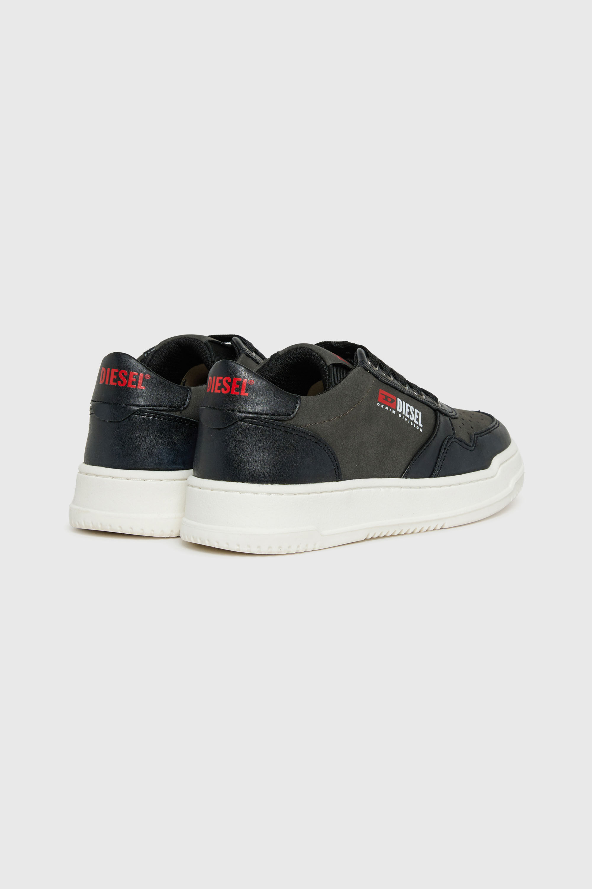 Diesel - S-CASCOUNT, Unisex S-Cascount - Perforierte sneakers mit Logo in Schwarz - 3