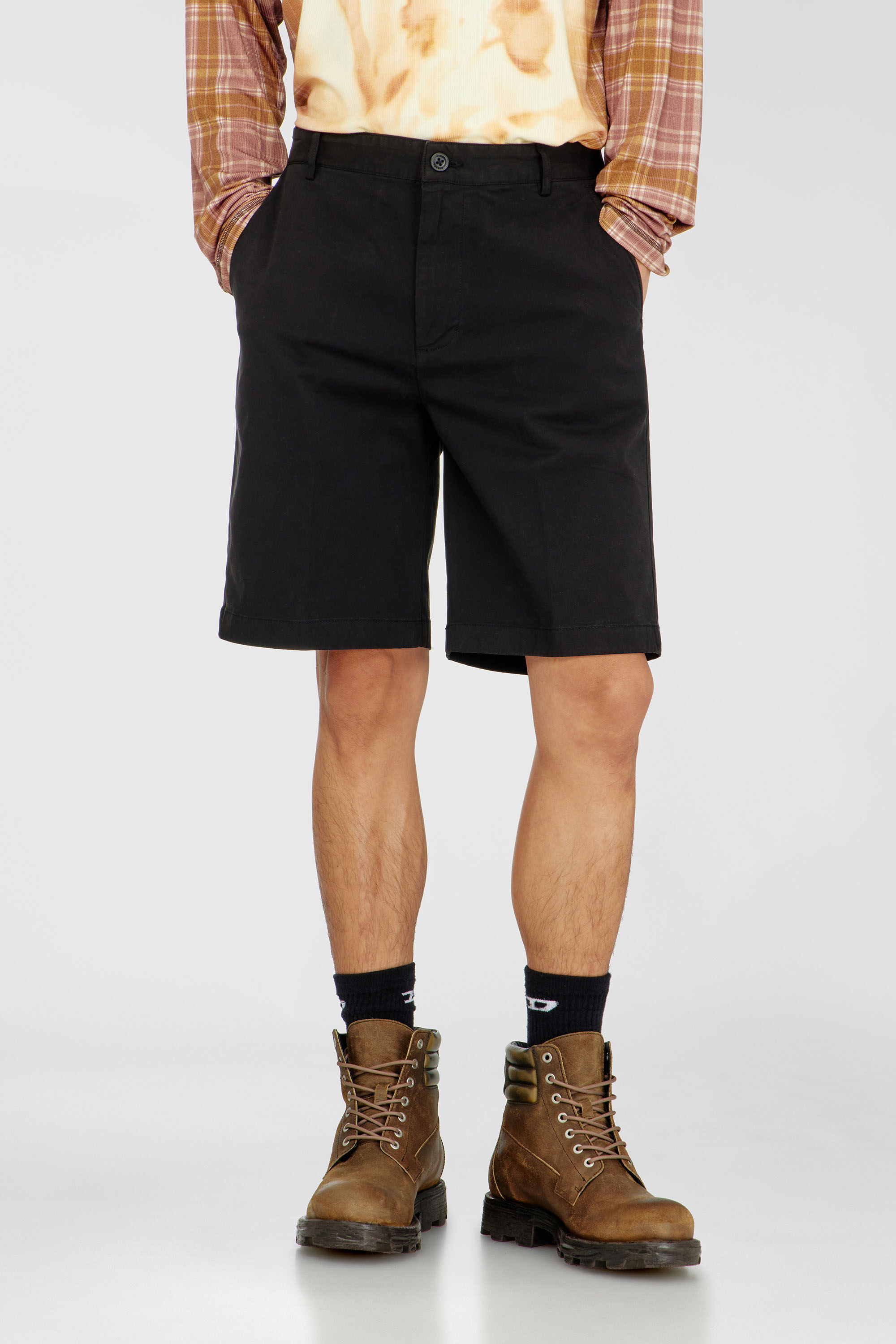 Diesel - P-LARS-SHORT-VIL-T92, Short en coton avec logo Oval D ton sur ton Homme in Noir - 3
