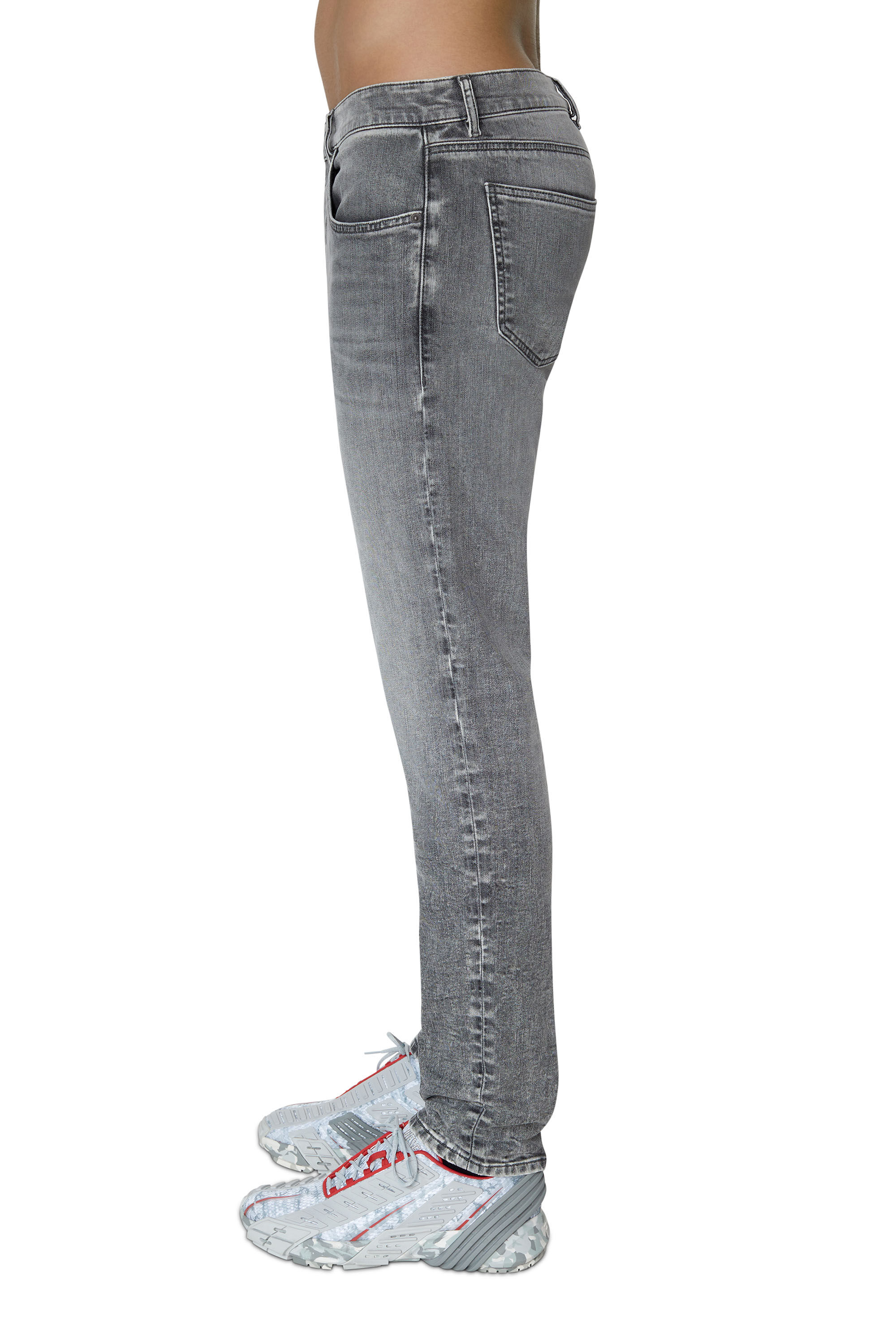 Diesel - D-Strukt JoggJeans® 09D53 Slim, Noir/Gris foncé - Image 5