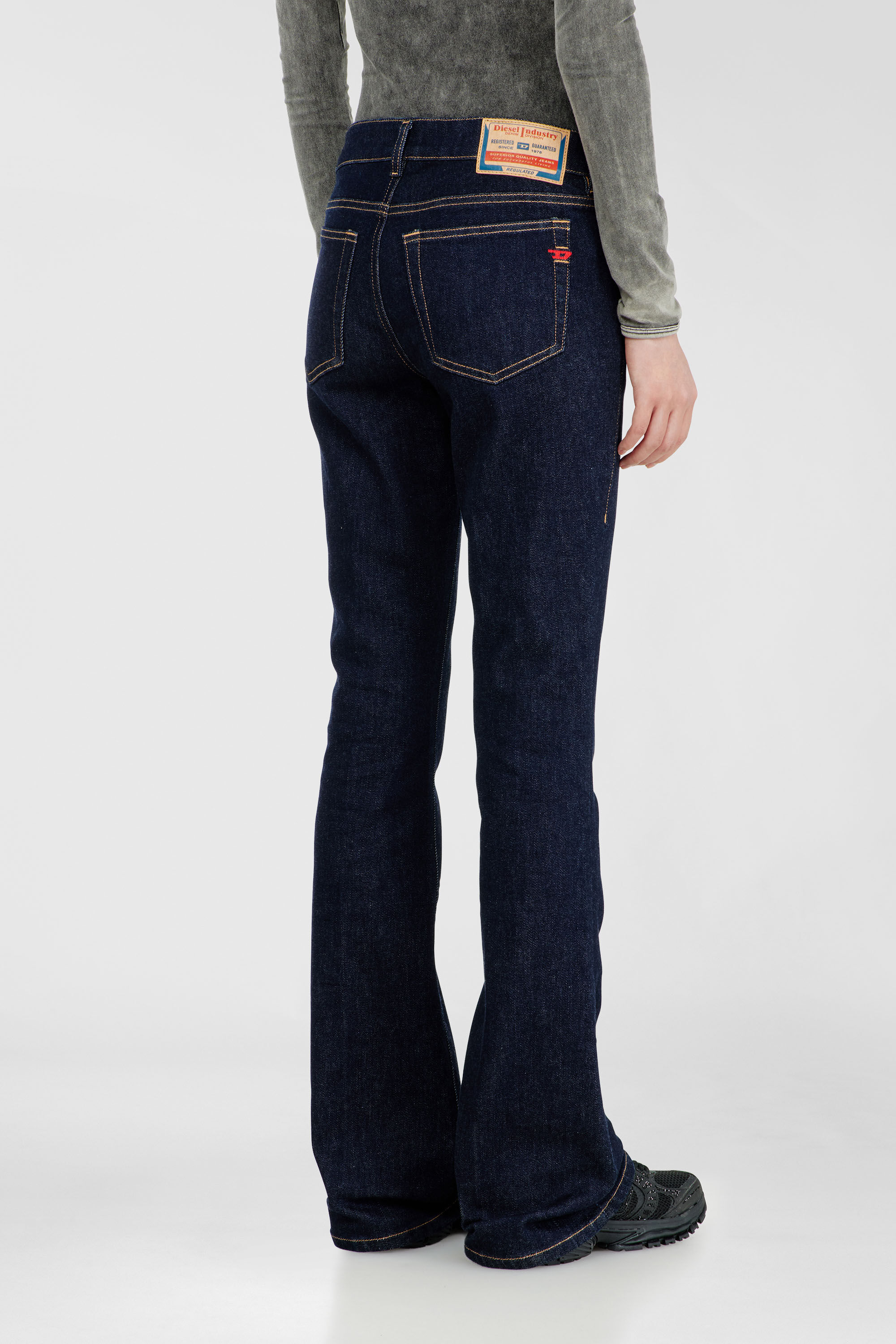 Diesel - Bootcut Jeans 1969 D-Ebbey 0HDBM Femme, Bleu Fonc&eacute; - Image 5