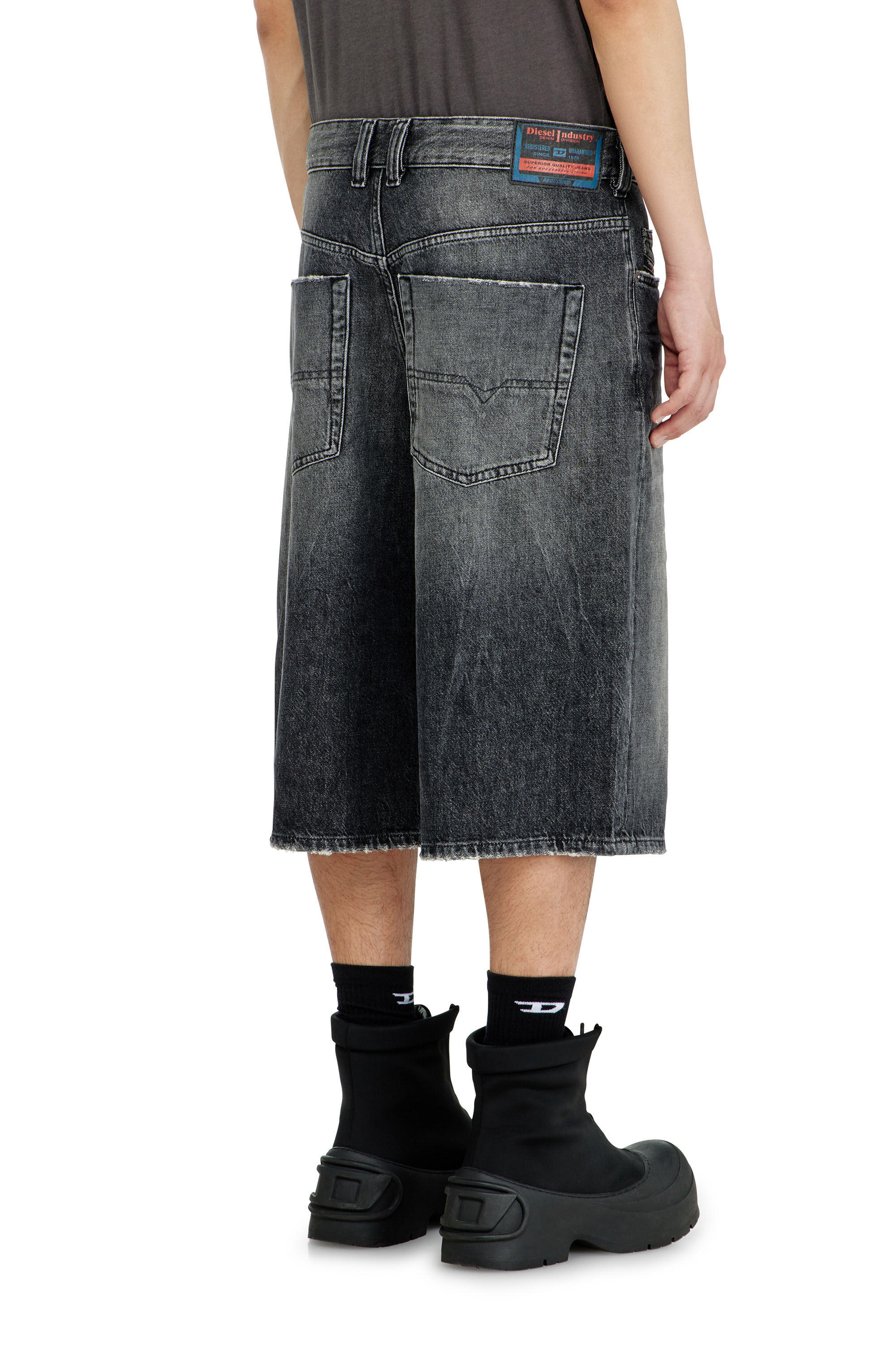 Diesel - D-ENIM-M-SHORT, Short en denim relaxed avec abrasions Mixte in Gris - 4