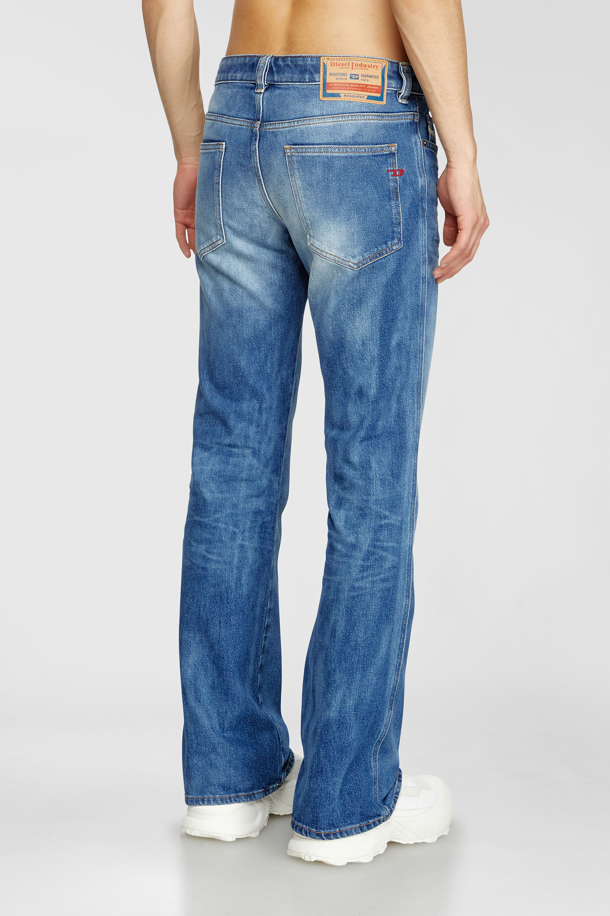 Diesel - Bootcut Jeans 1998 D-Buck 09L19 Uomo, Blu medio - Image 3