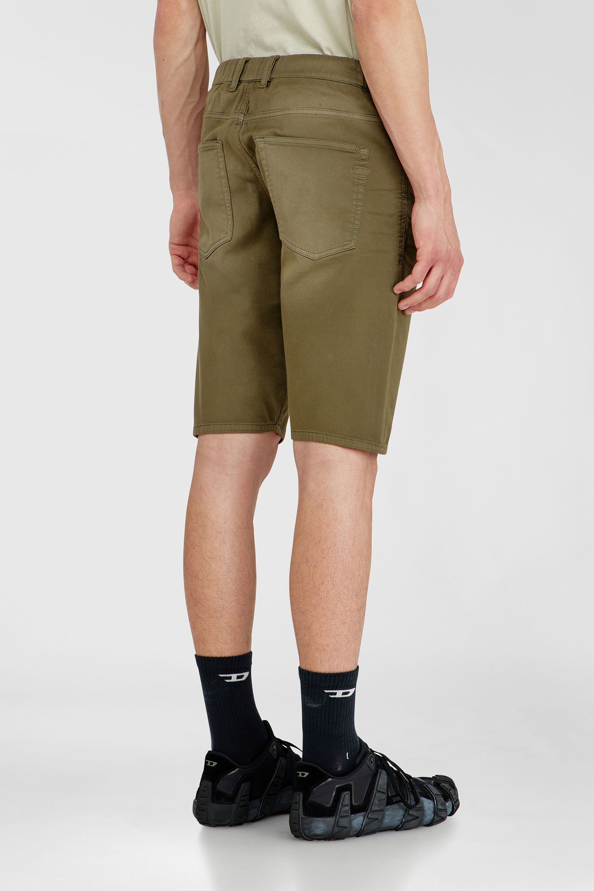 Diesel - 2033 D-KROOLEY-SHORT-BW JOGG, Short slim en denim color&eacute; Homme in Vert - 4