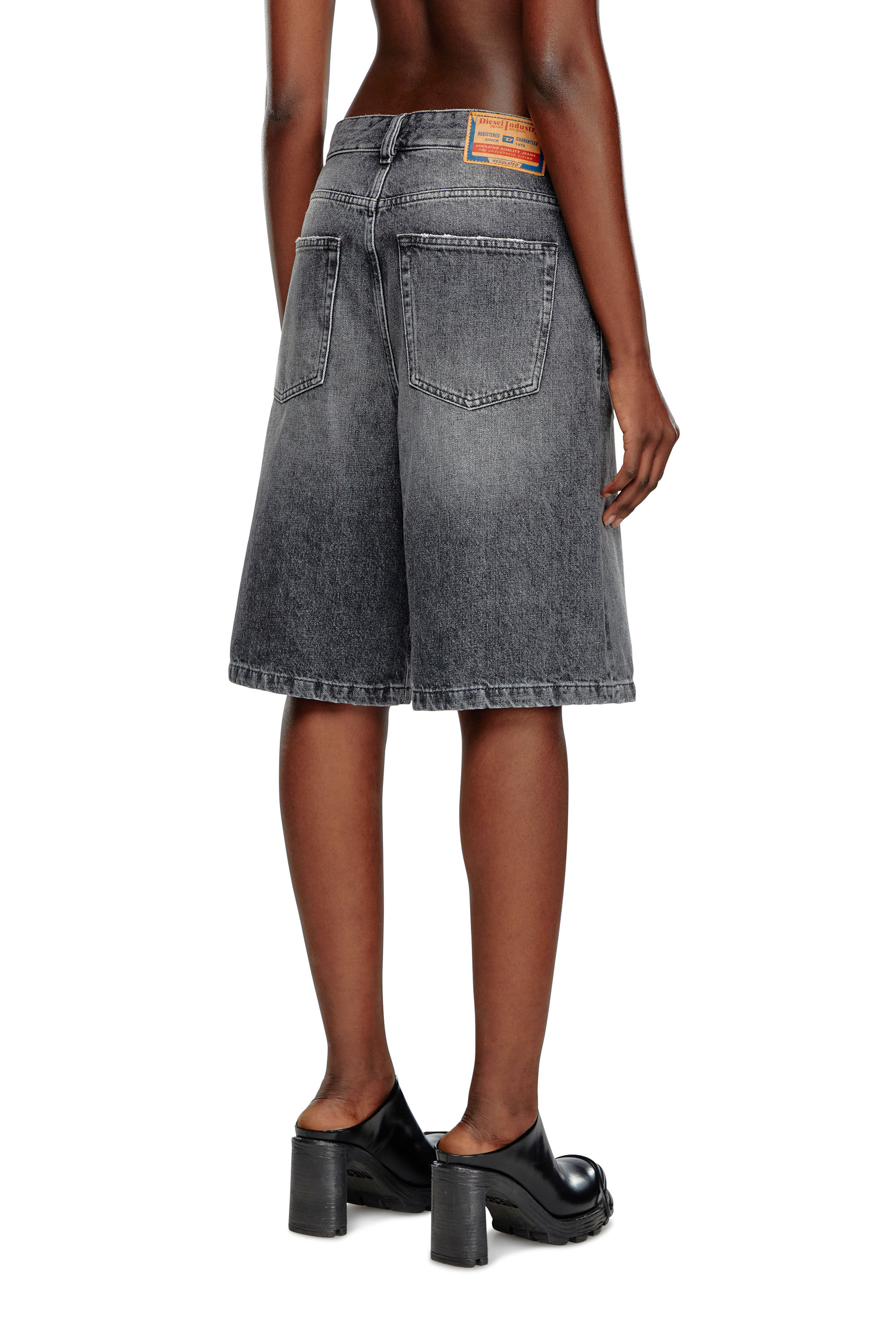 Diesel - DE-SIRE-SHORT, Damen Shorts aus Denim mit cleaner Waschung in Schwarz - Image 4