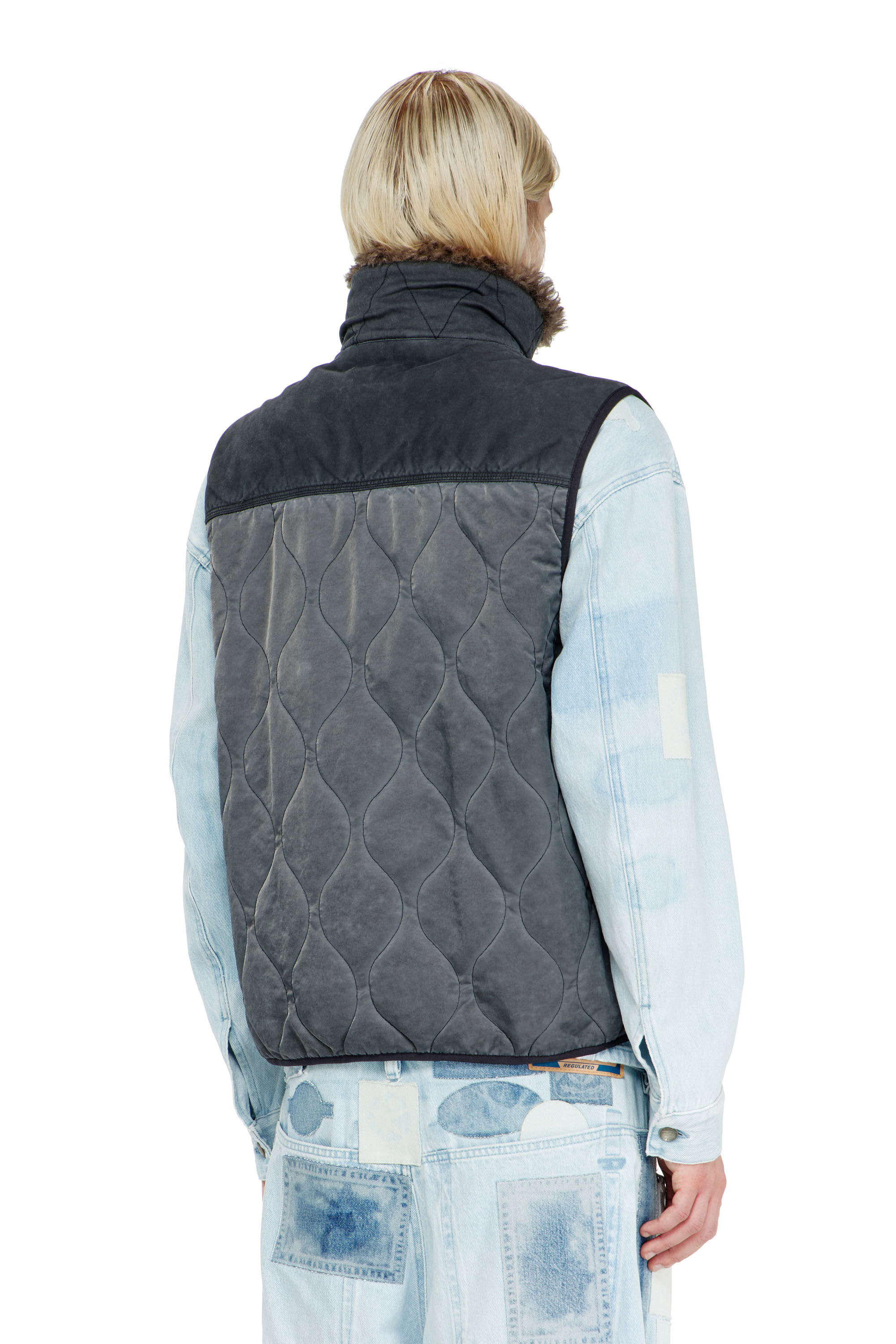Diesel - J-ALVAR, Gilet matelass&eacute; avec col doubl&eacute; doux Homme in Gris - 4