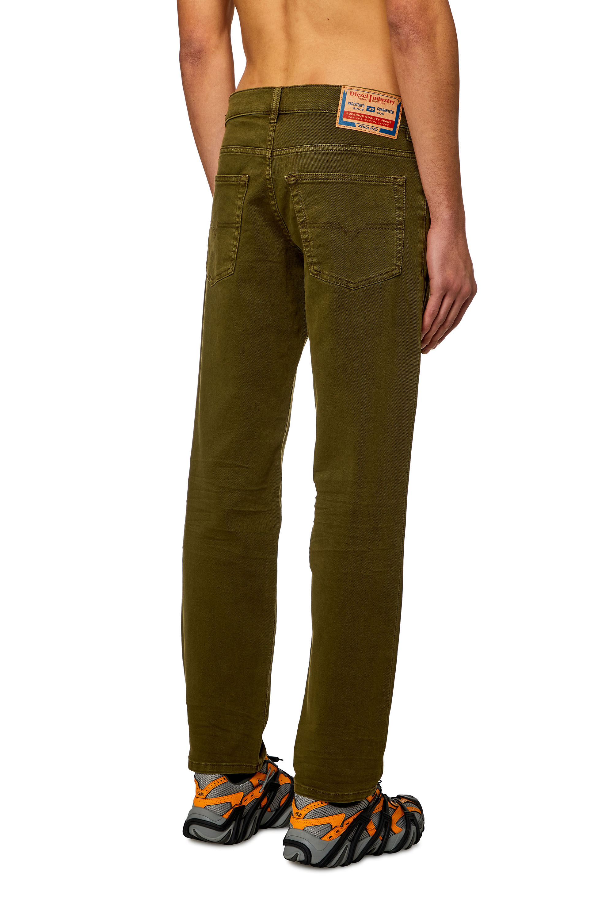Diesel - Tapered Jeans 2023 D-Finitive 0QWTY, Vert Militaire - Image 4