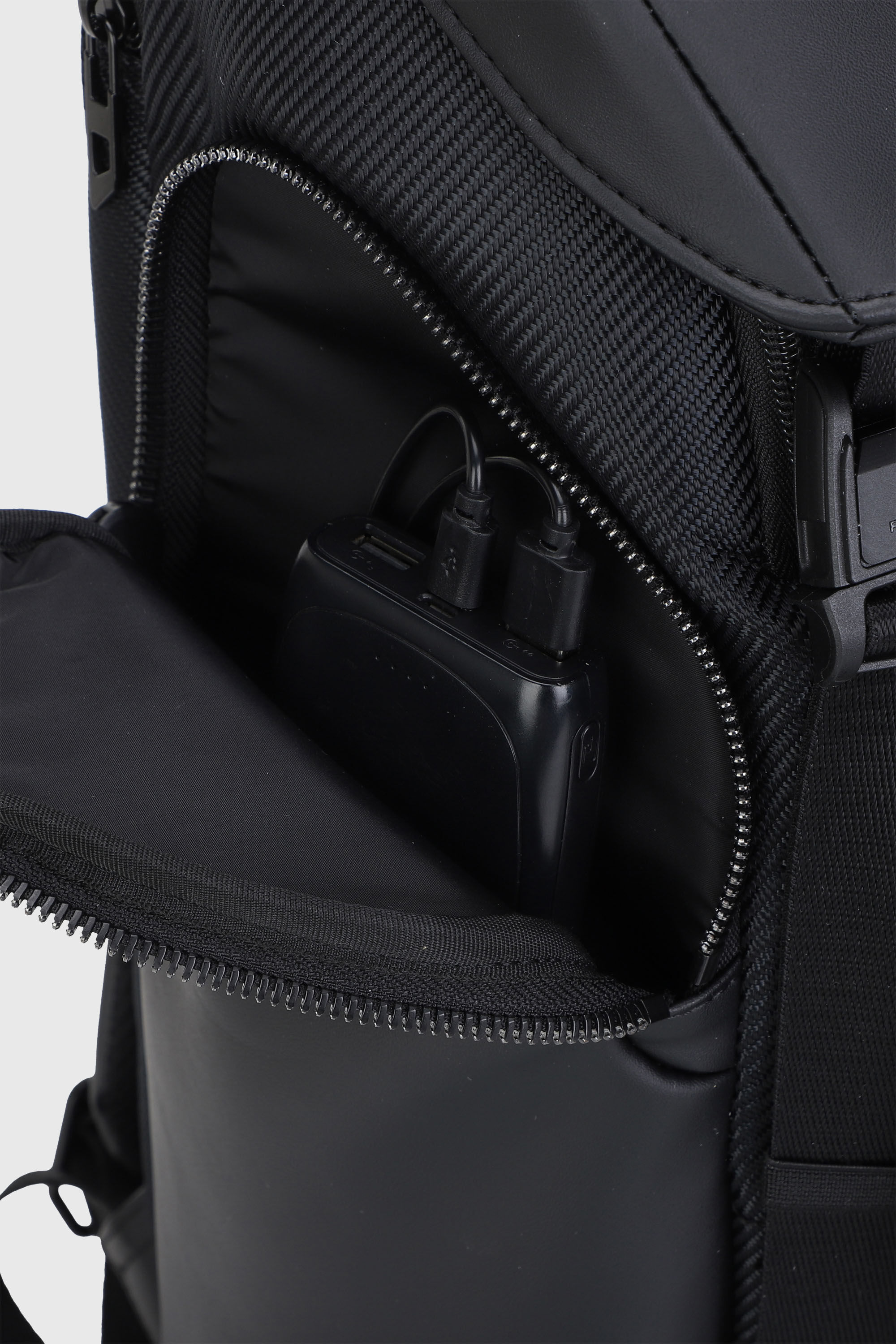 Diesel - DIESEL CARBON FIBER BACKPACK-BLACK  DSB0, Zaino business funzionale Unisex in Nero - 5