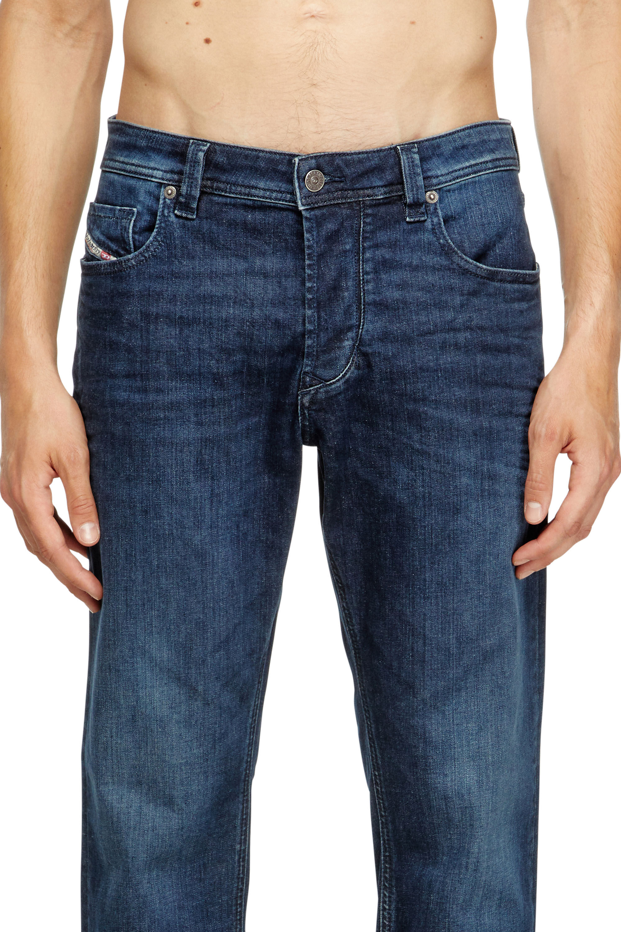 Diesel - Regular Jeans 1986 Larkee-Beex 0CNAA Homme, Bleu Foncé - Image 5