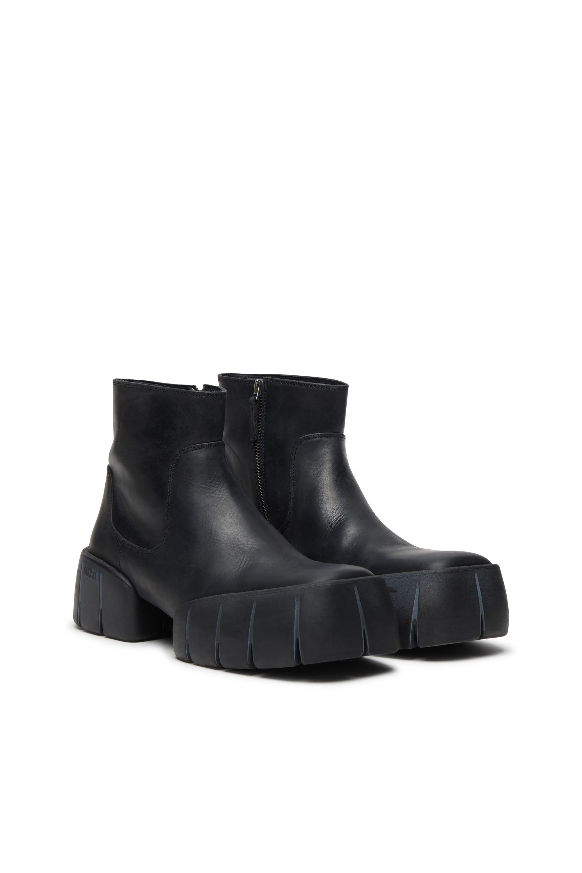 Diesel - D-TEX BT, Bottines en cuir huilé avec semelle fendue Homme in Noir - 2
