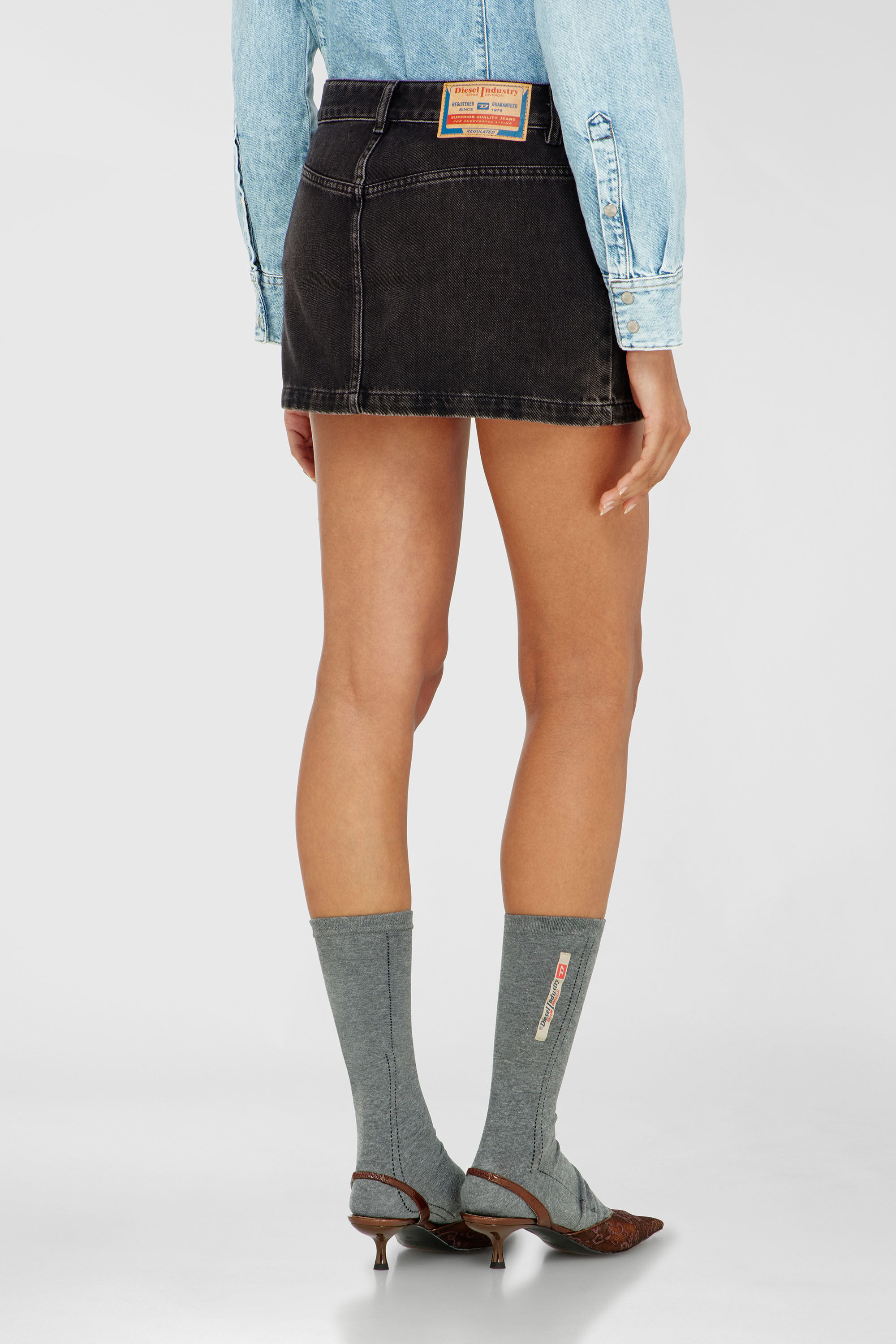 Diesel - DE-RON, Gonna corta in denim lavaggio clean Donna in Nero - 4